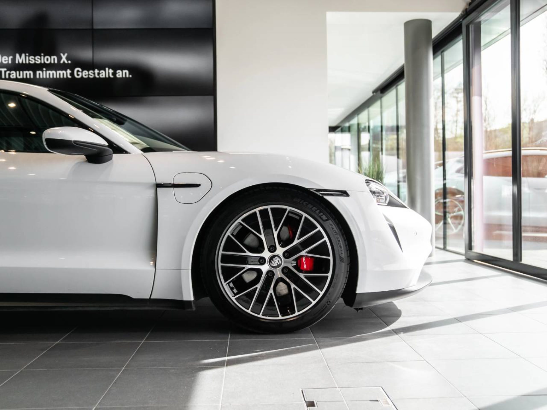 PORSCHE Taycan 4S-image-16