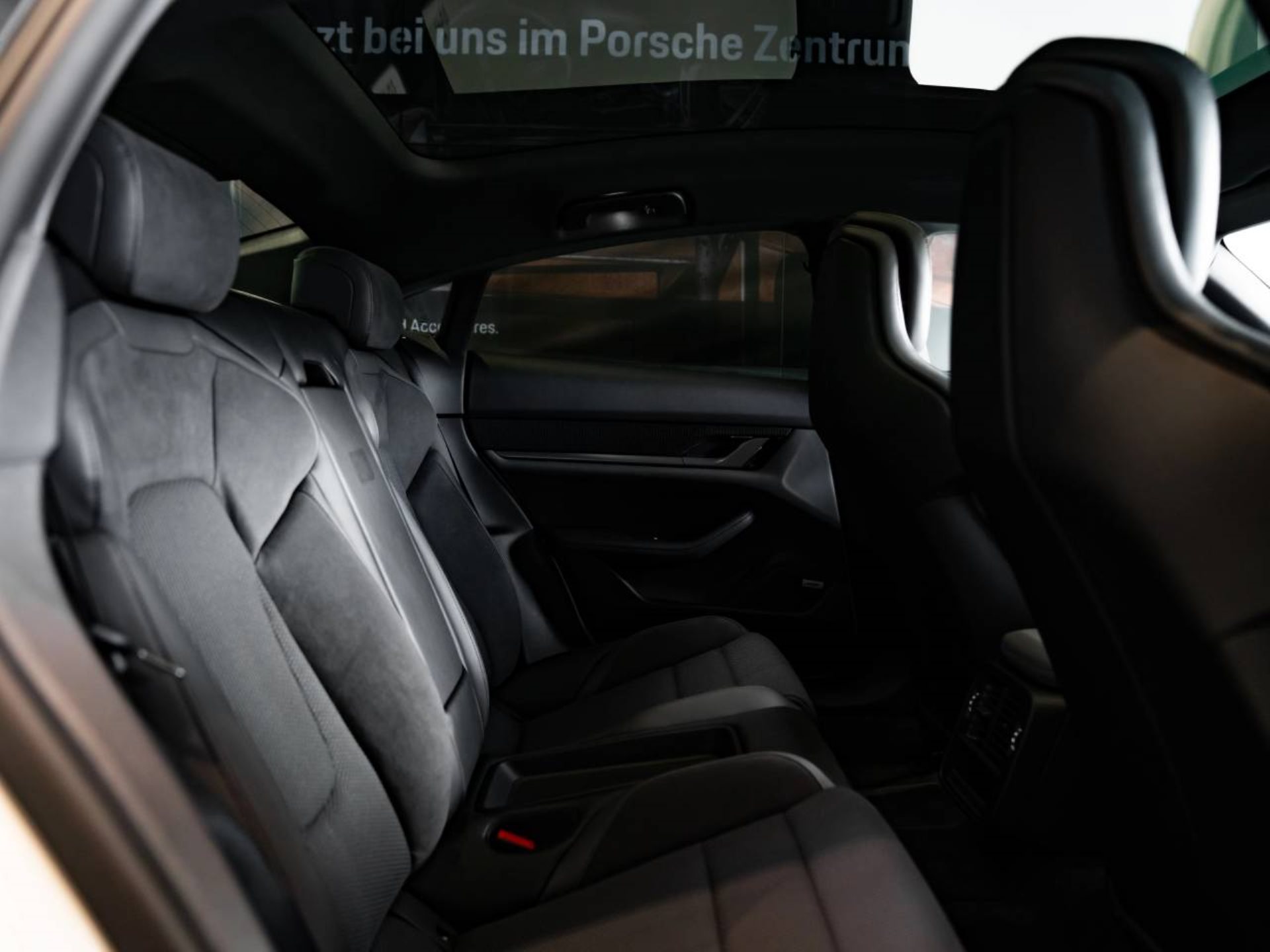 PORSCHE Taycan 4S-image-10