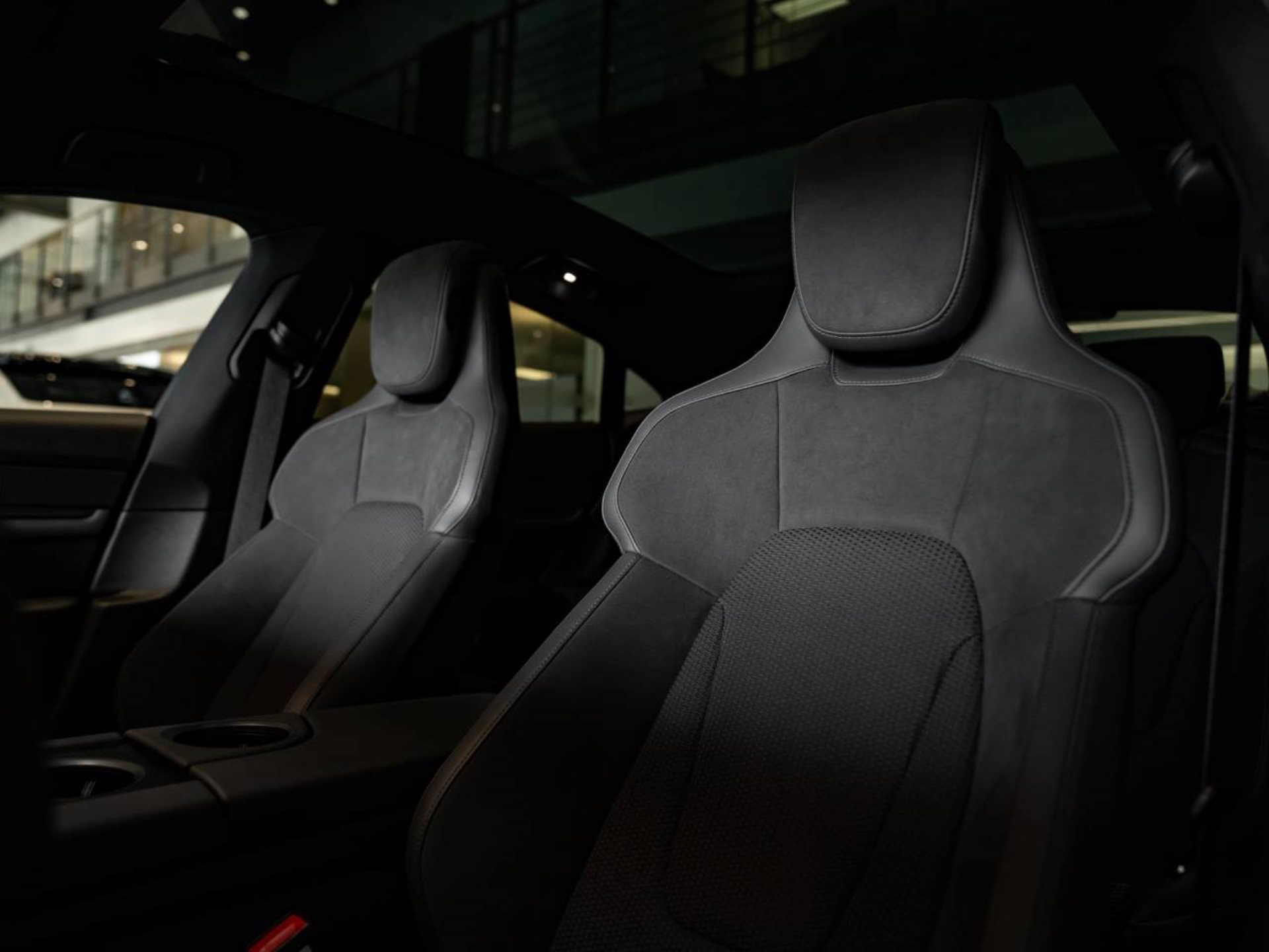 PORSCHE Taycan 4S-image-8
