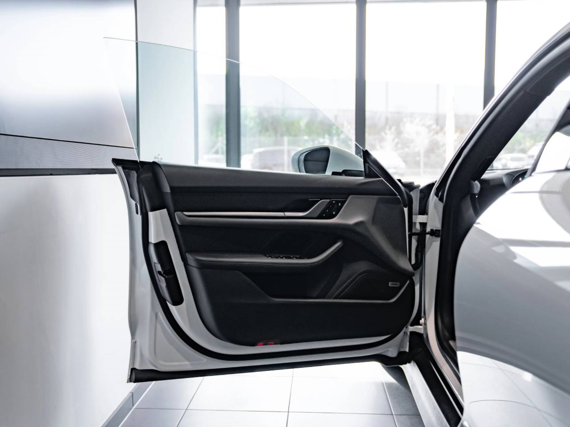 PORSCHE Taycan 4S-image-13