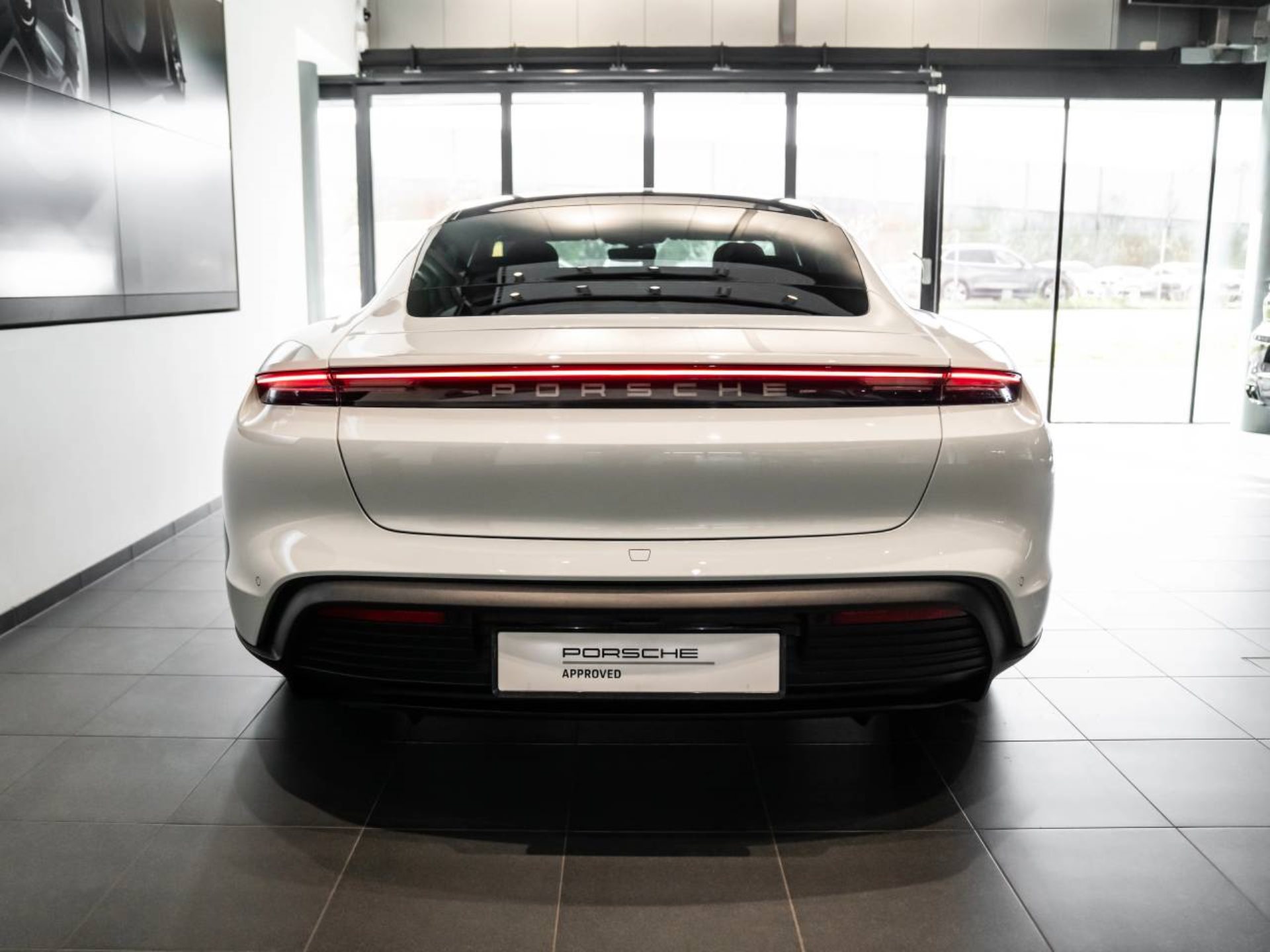PORSCHE Taycan 4S-image-6