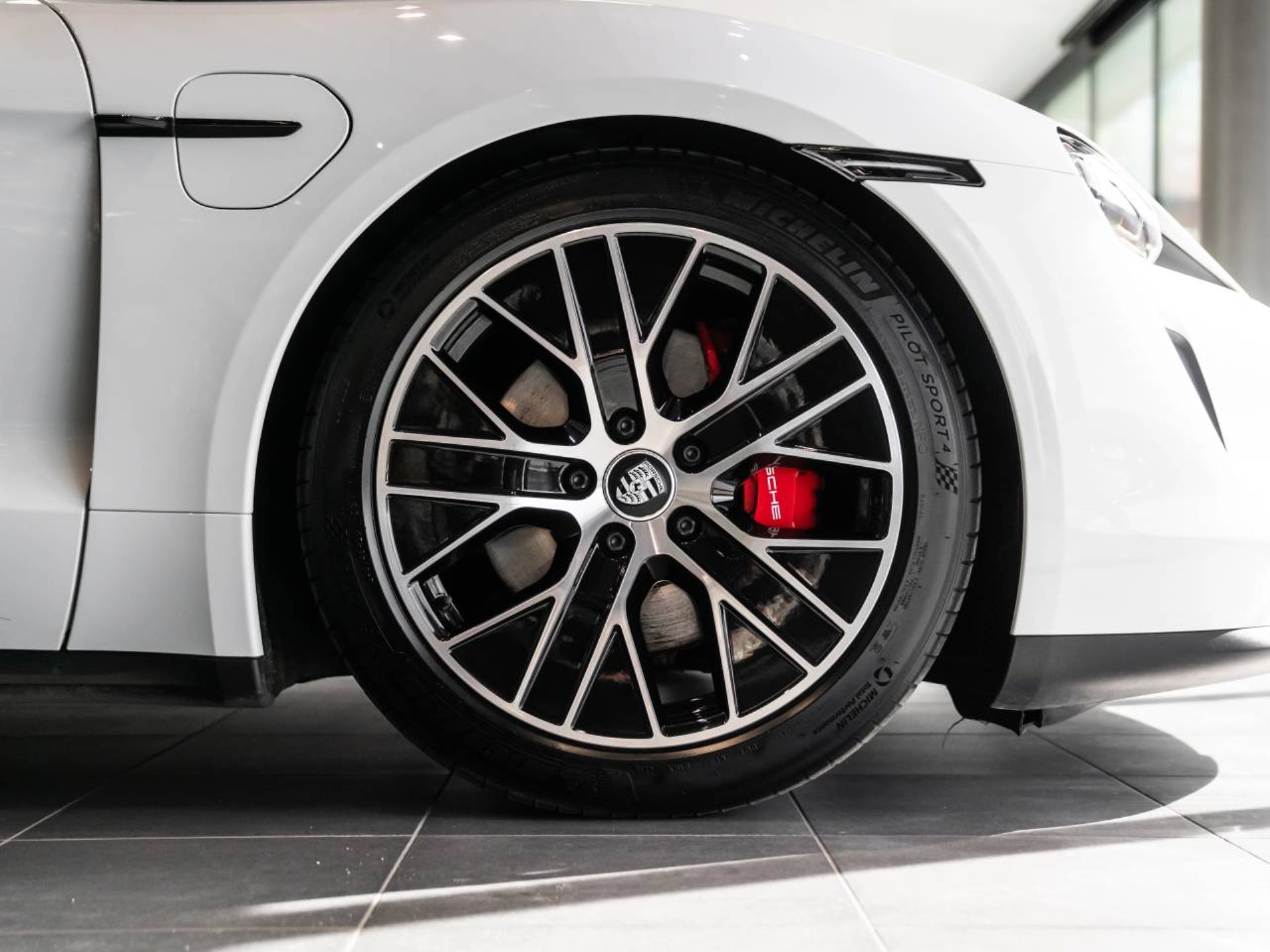 PORSCHE Taycan 4S-image-17