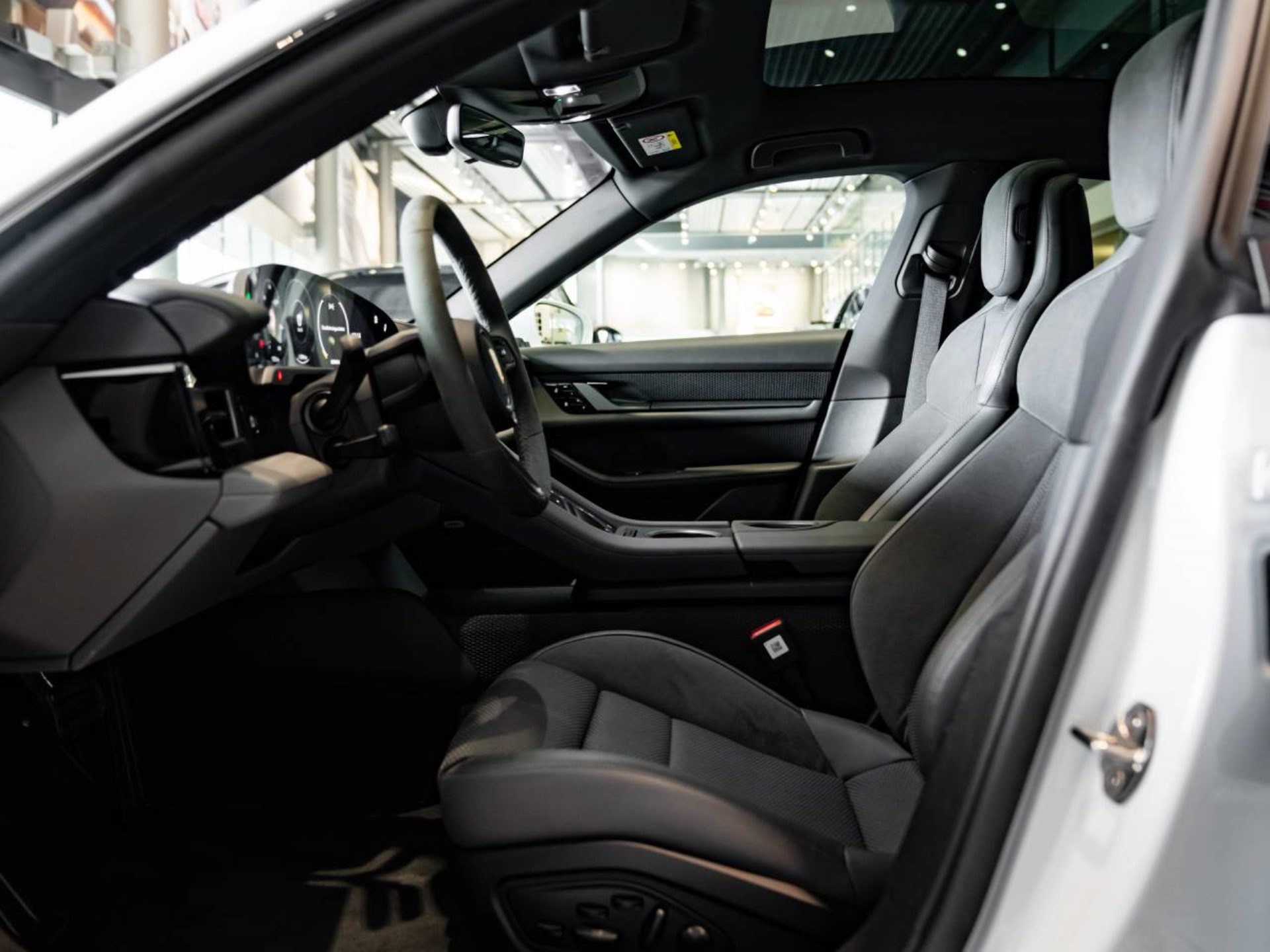 PORSCHE Taycan 4S-image-4