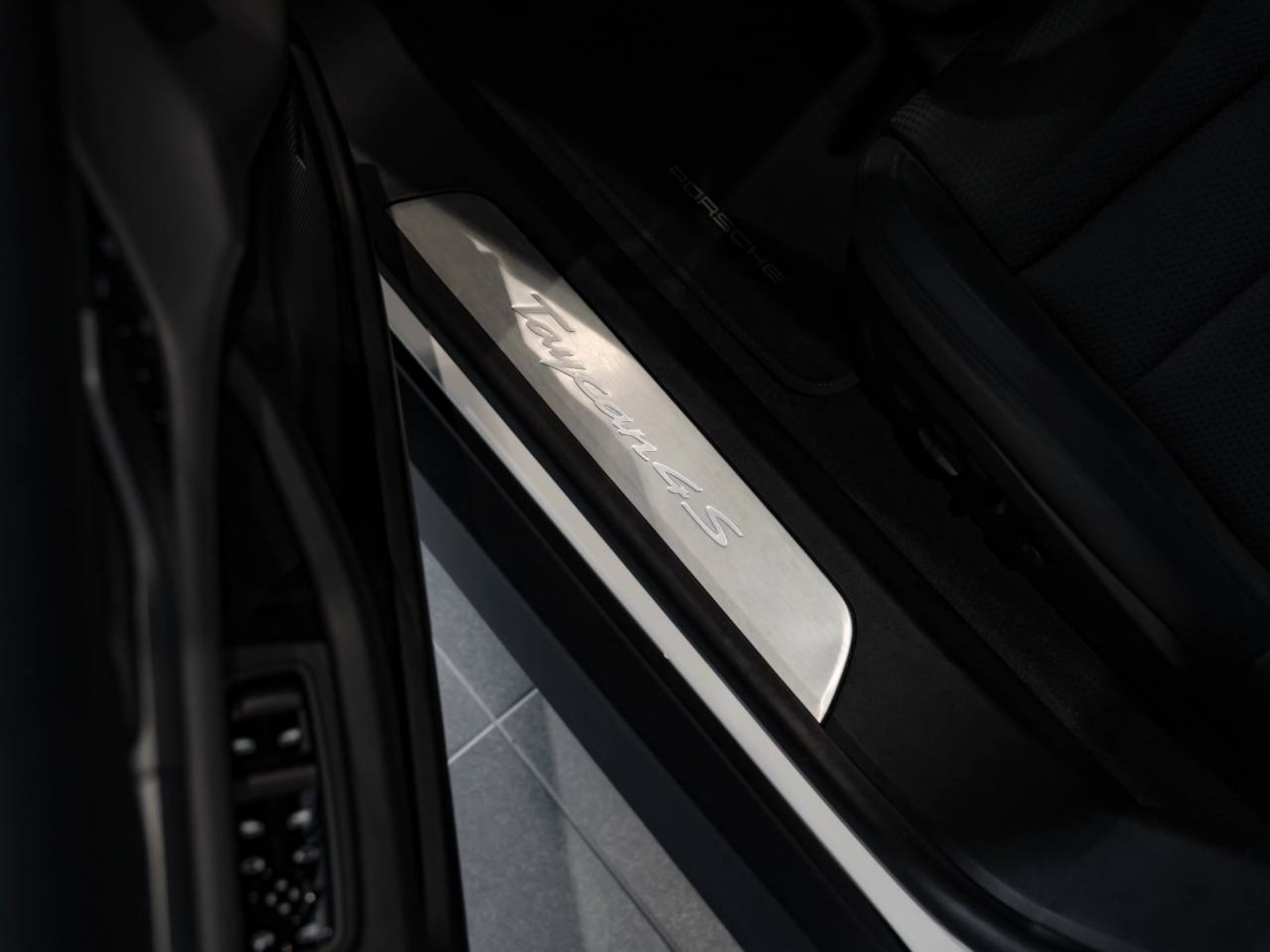 PORSCHE Taycan 4S-image-12