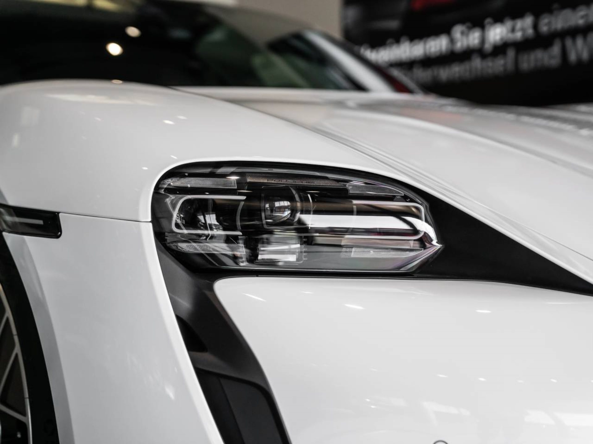 PORSCHE Taycan 4S-image-14