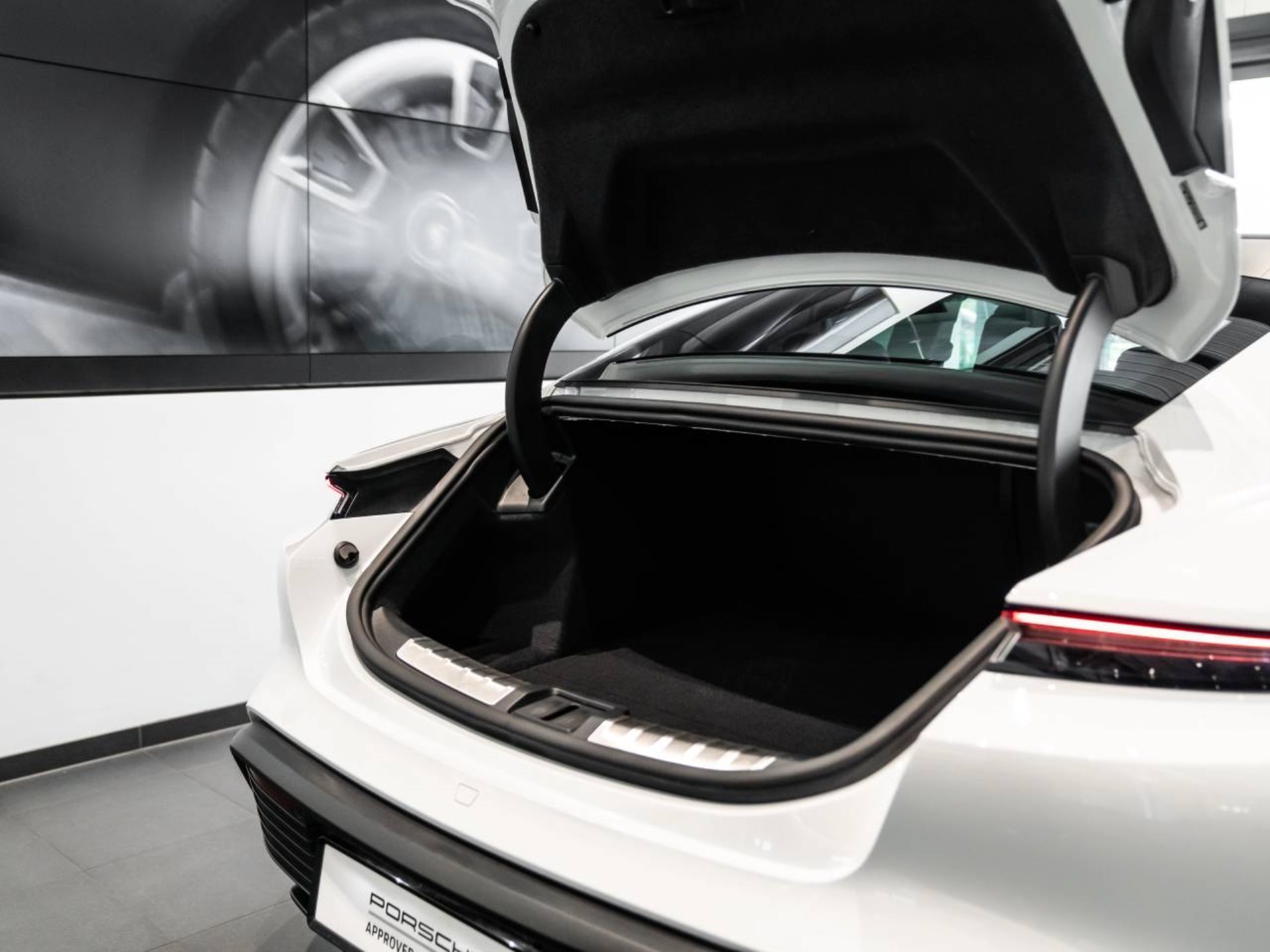 PORSCHE Taycan 4S-image-19