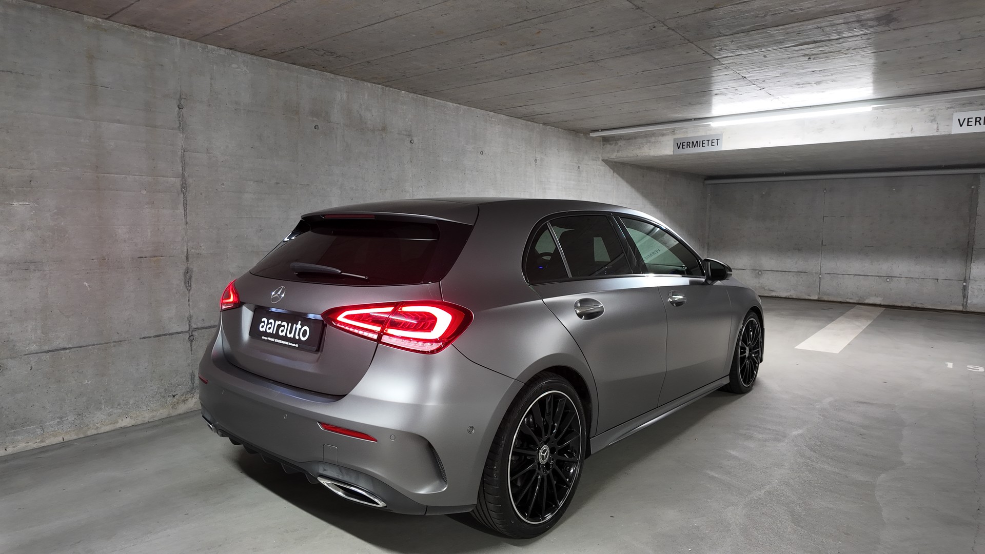 MERCEDES-BENZ A 250 AMG Line-image-4