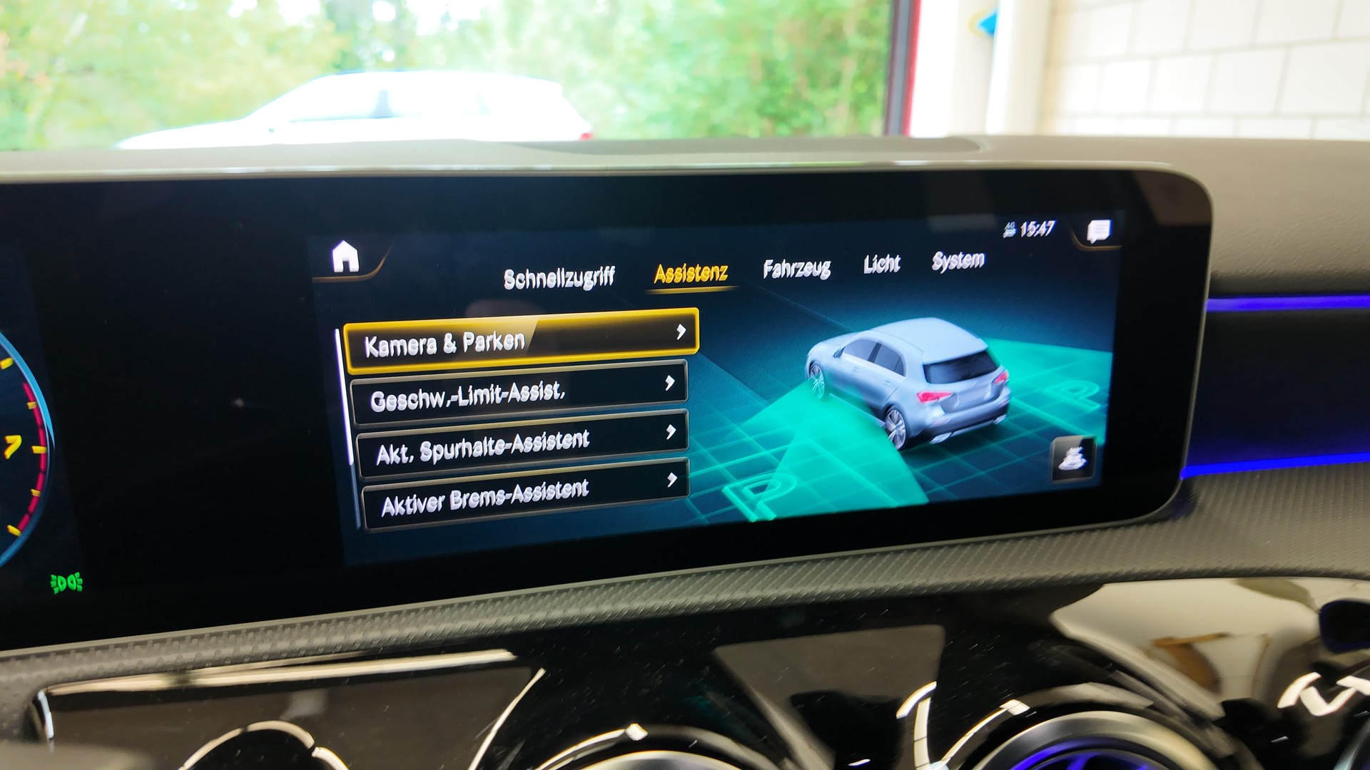 MERCEDES-BENZ A 250 AMG Line-image-22