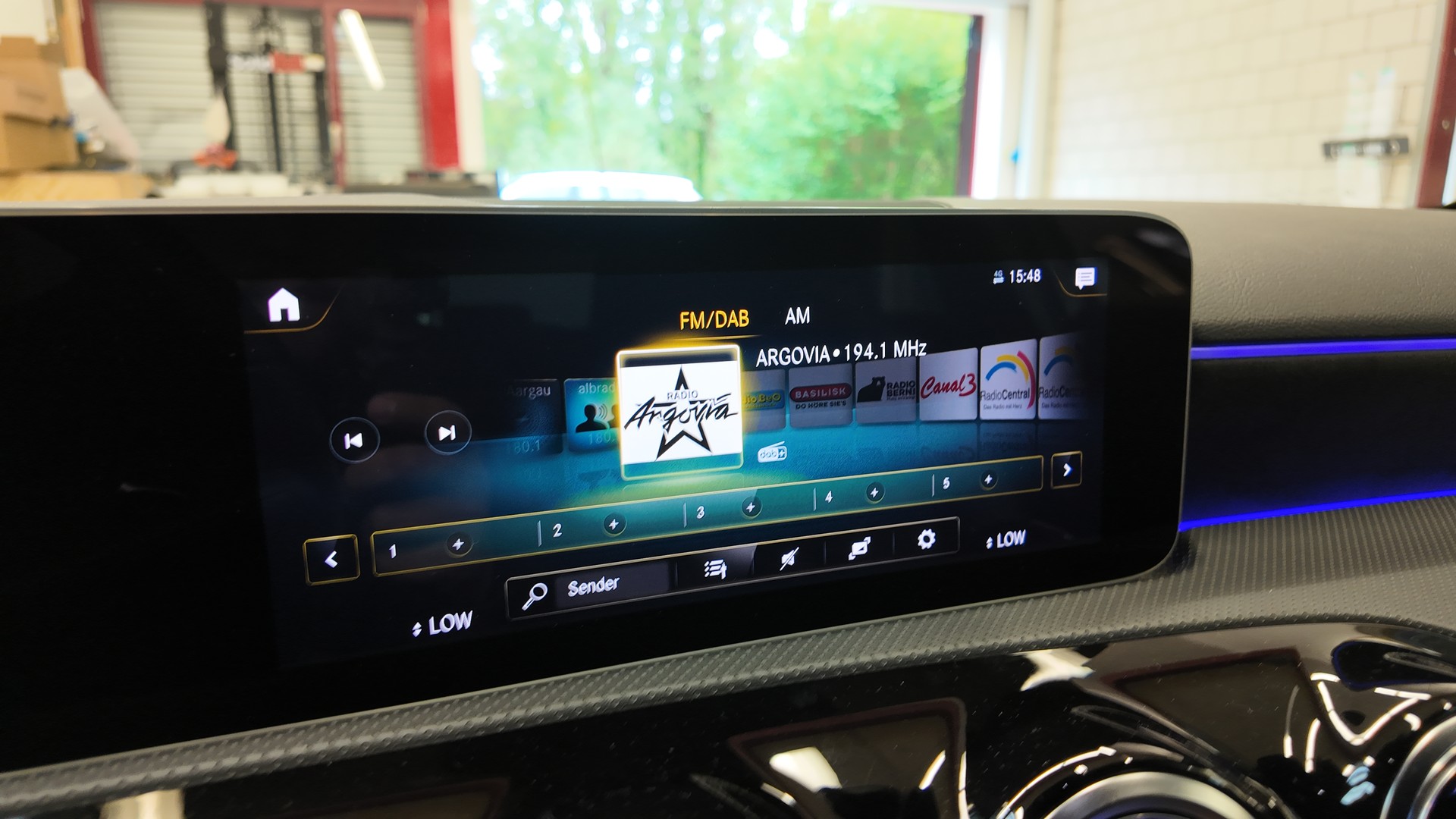 MERCEDES-BENZ A 250 AMG Line-image-25