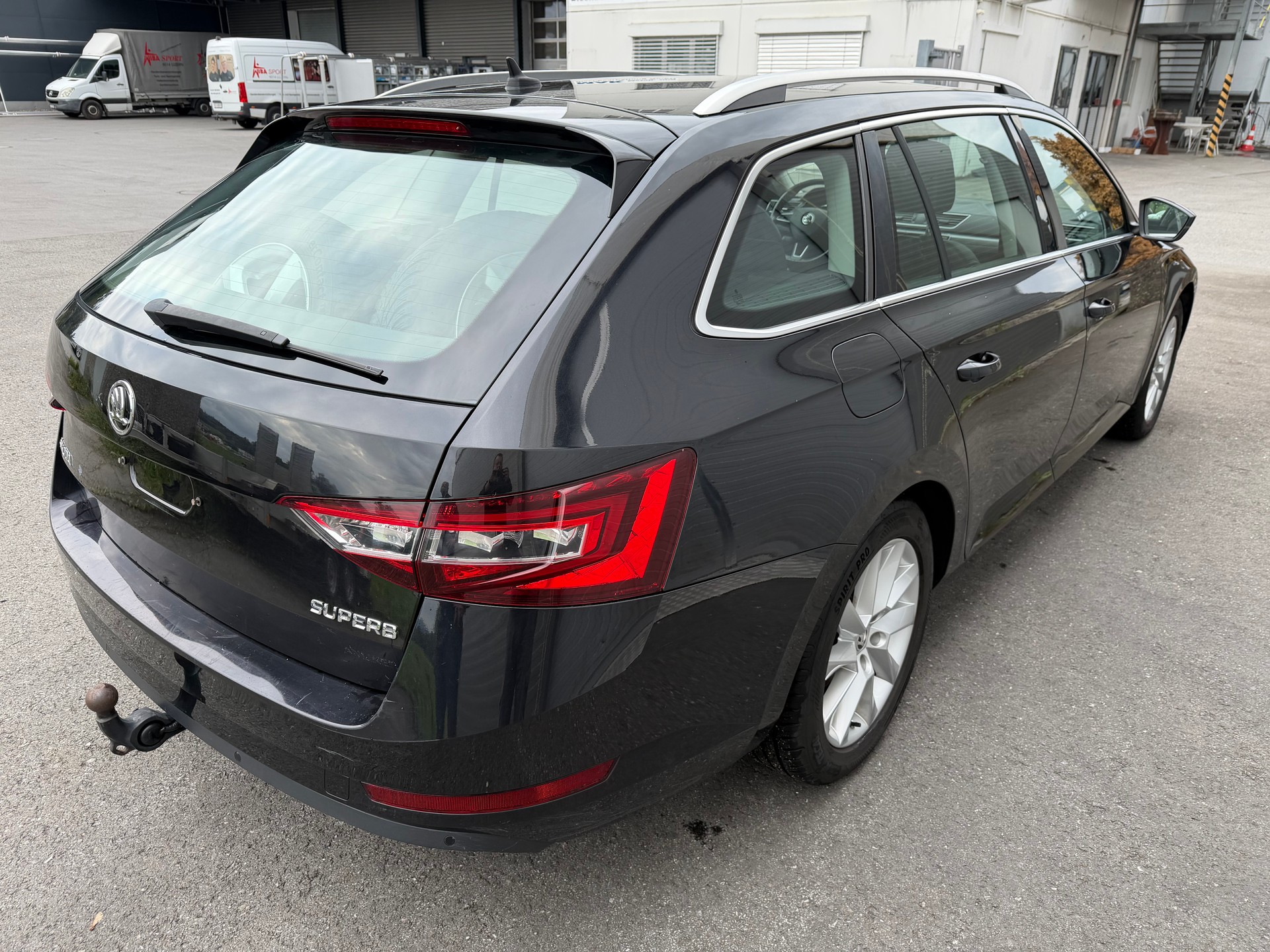 SKODA Superb Combi 2.0 TDi Ambition-showroom-element-2