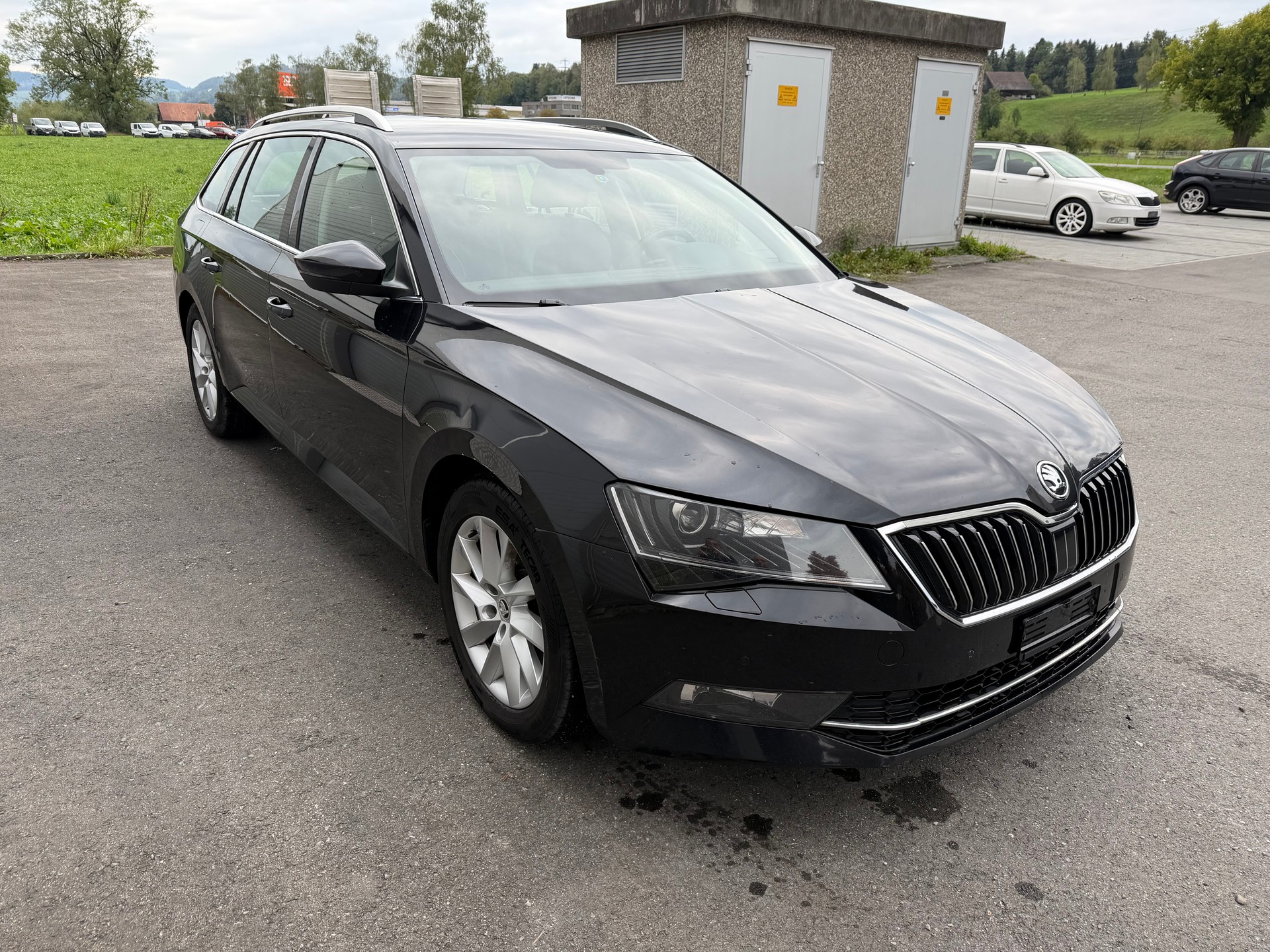 SKODA Superb Combi 2.0 TDi Ambition-showroom-element-1