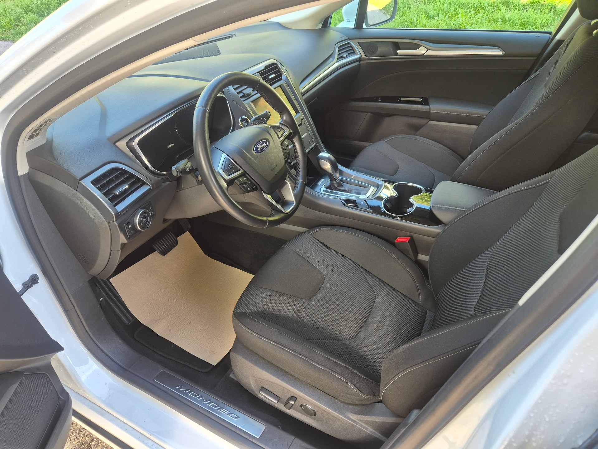 FORD Mondeo 2.0 TDCi Business Plus PowerShift-image-7