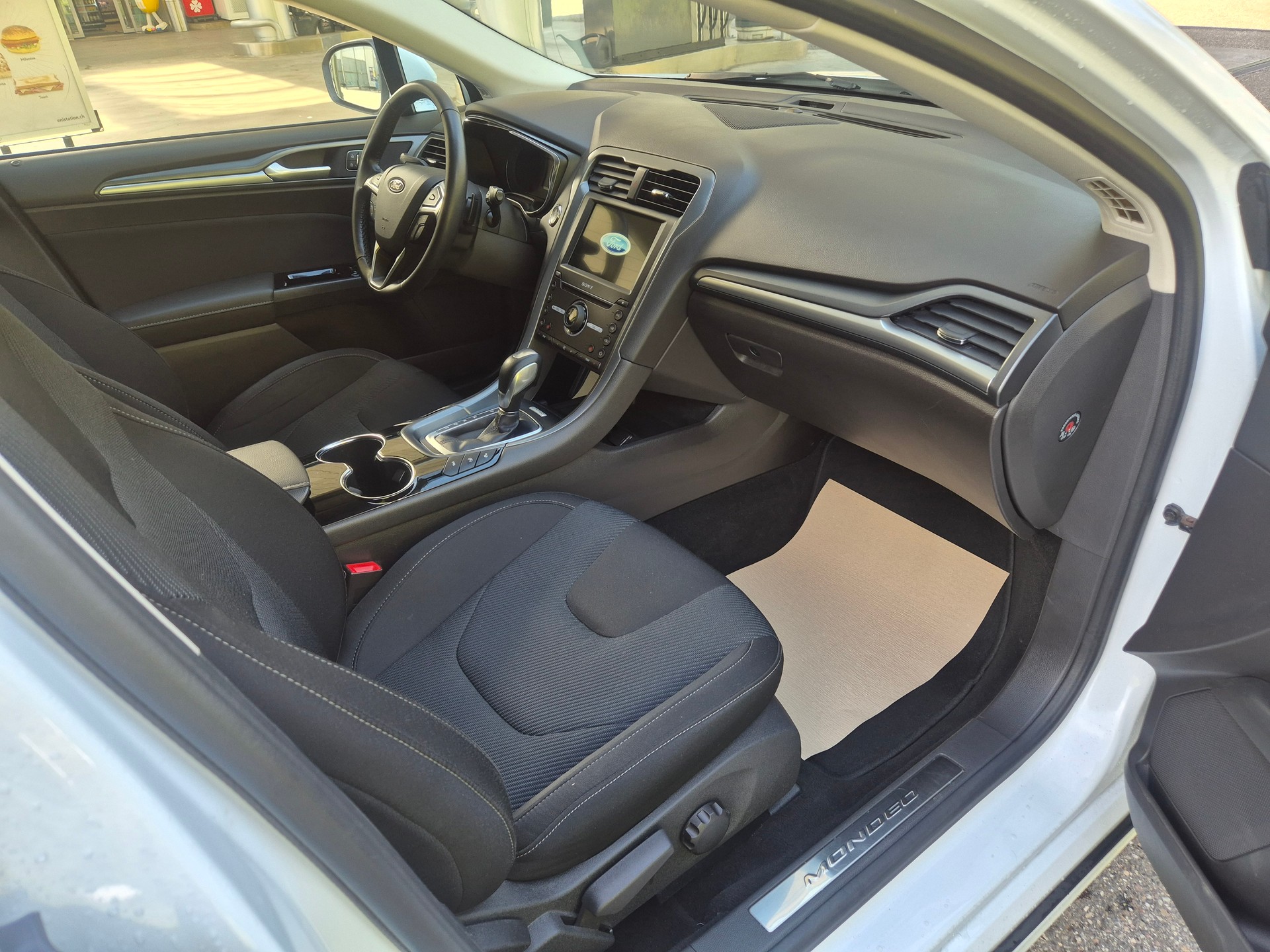FORD Mondeo 2.0 TDCi Business Plus PowerShift-image-8