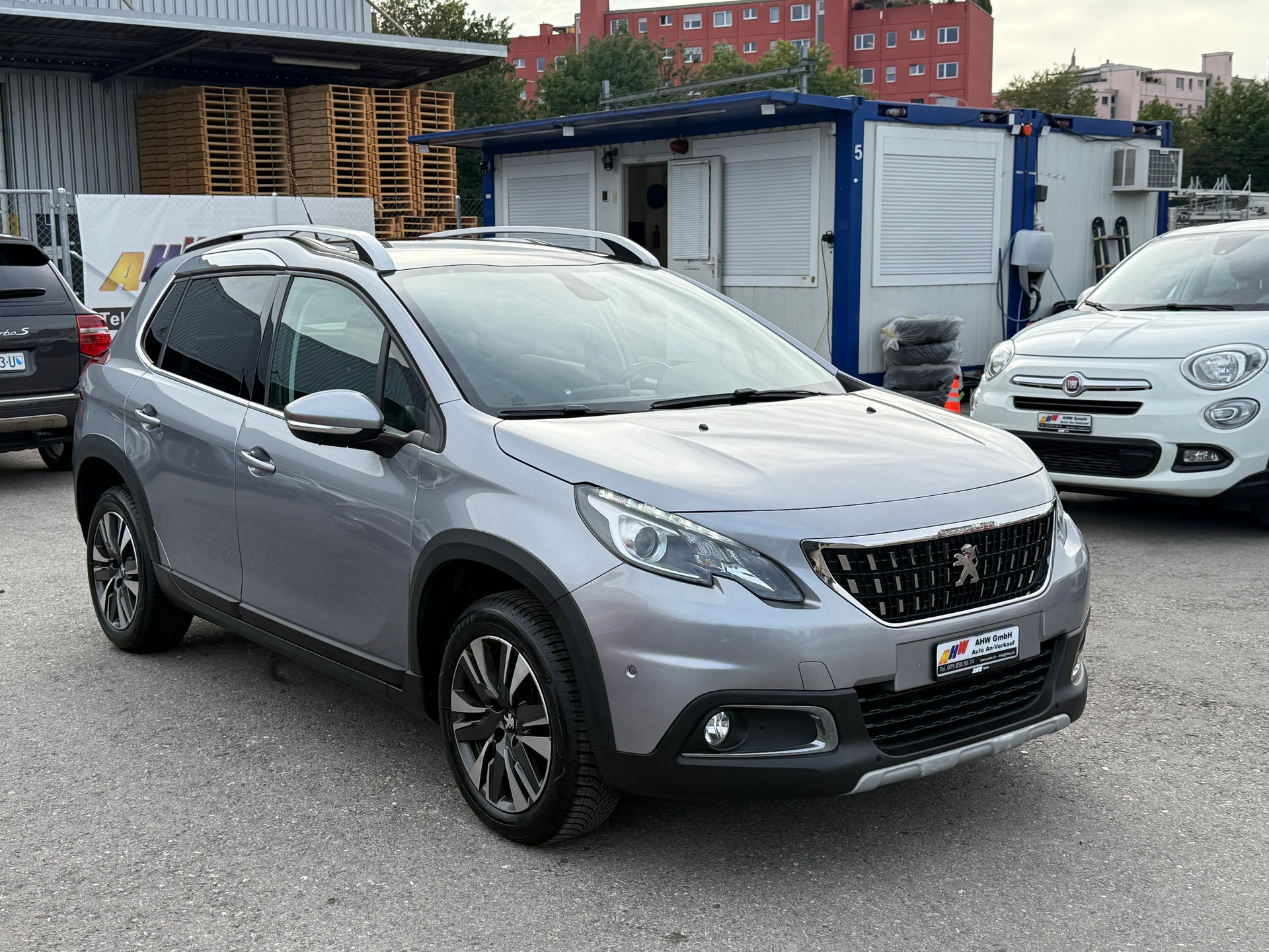 PEUGEOT 2008 1.2 PureTech Allure EAT6 / Frisch ab MFK / Zahnriemen ersetzt 2024 / 1 Jahr Garantie / 1.Hand / Rückfahrkamera / DAB / Navi-image-2