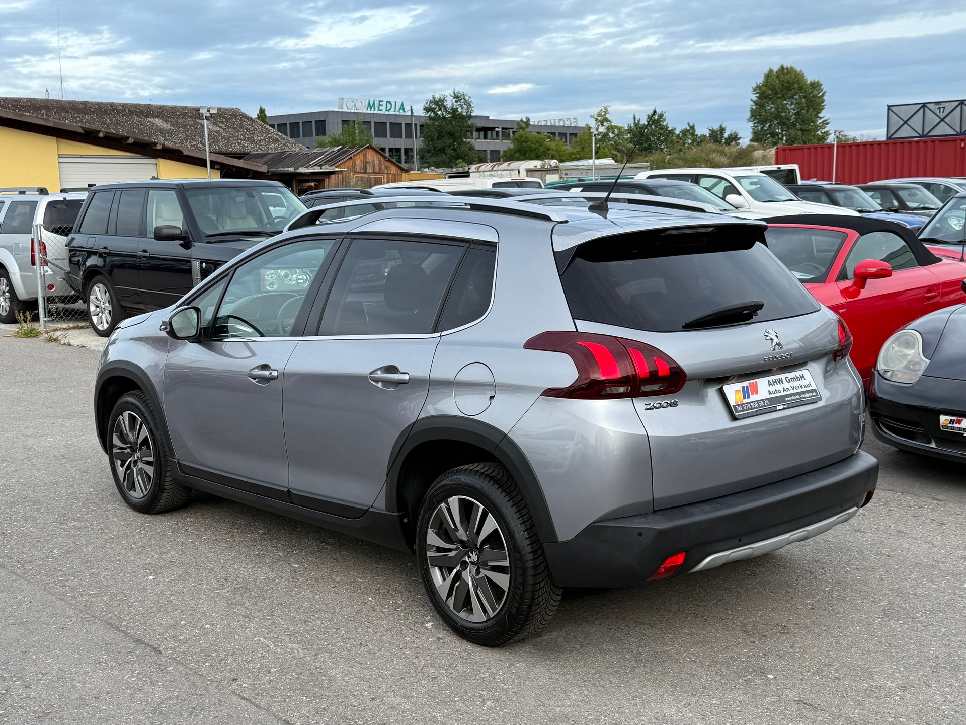 PEUGEOT 2008 1.2 PureTech Allure EAT6 / Frisch ab MFK / Zahnriemen ersetzt 2024 / 1 Jahr Garantie / 1.Hand / Rückfahrkamera / DAB / Navi-image-5