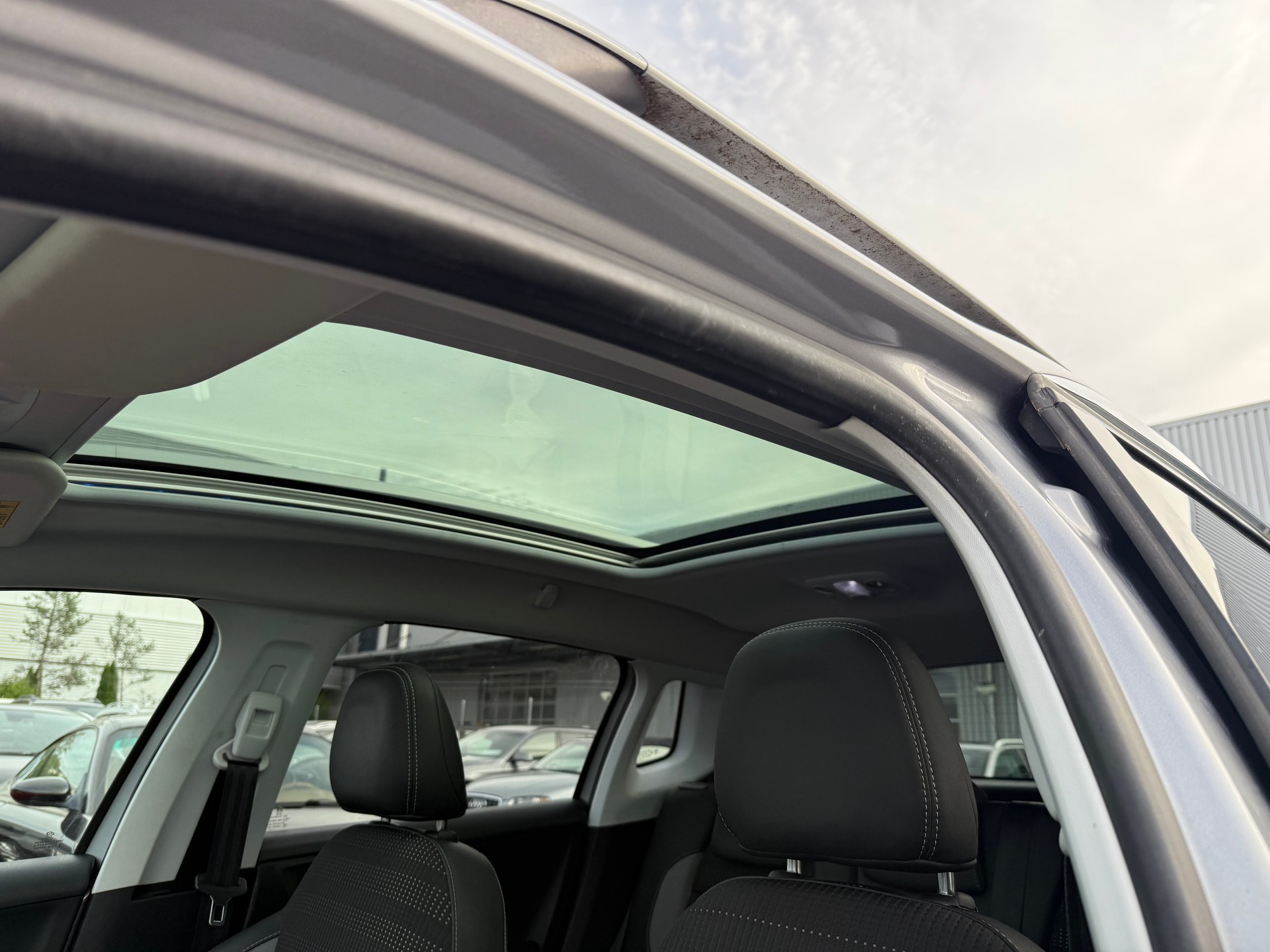PEUGEOT 2008 1.2 PureTech Allure EAT6 / Frisch ab MFK / Zahnriemen ersetzt 2024 / 1 Jahr Garantie / 1.Hand / Rückfahrkamera / DAB / Navi-image-11