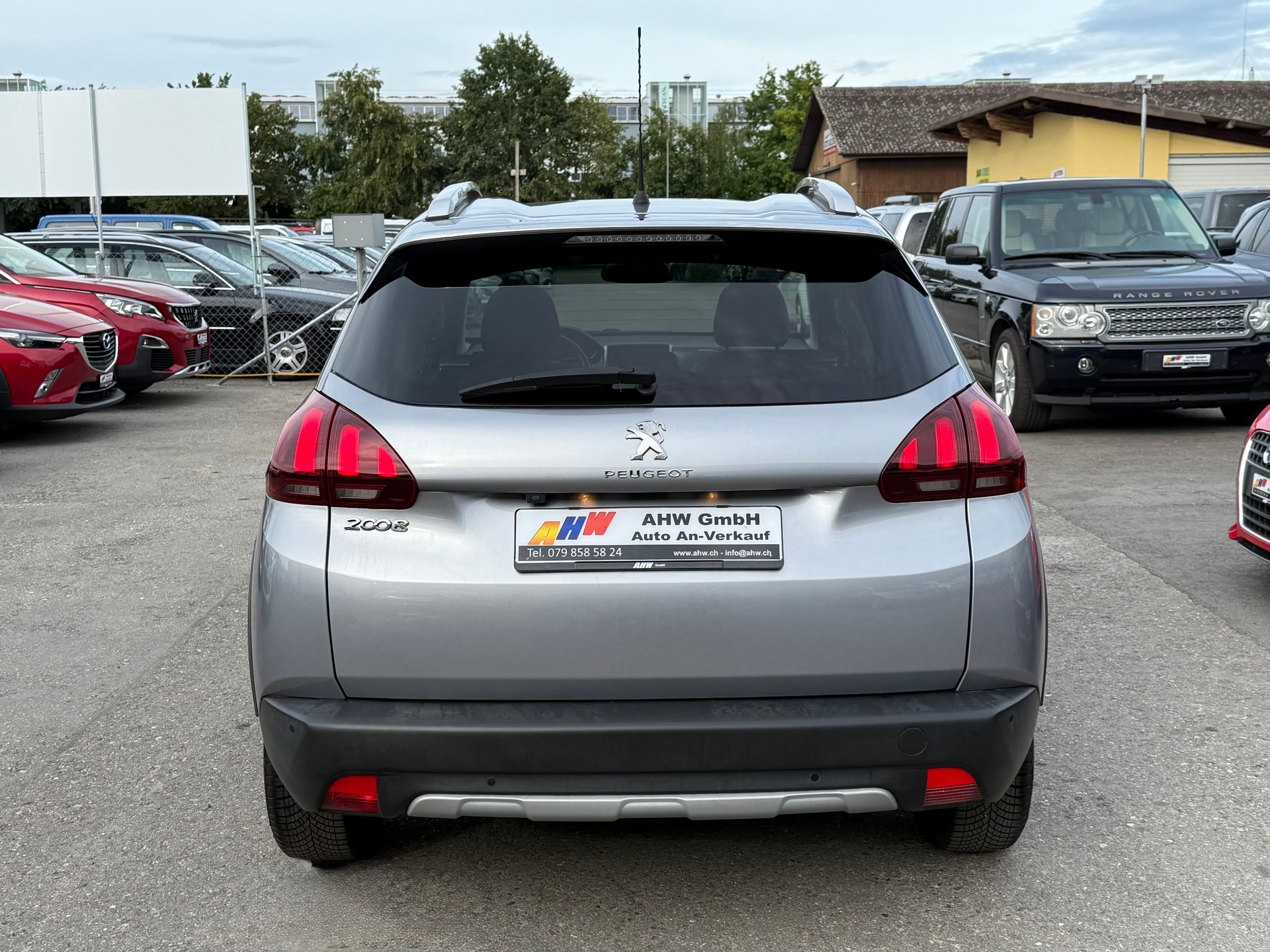 PEUGEOT 2008 1.2 PureTech Allure EAT6 / Frisch ab MFK / Zahnriemen ersetzt 2024 / 1 Jahr Garantie / 1.Hand / Rückfahrkamera / DAB / Navi-image-4