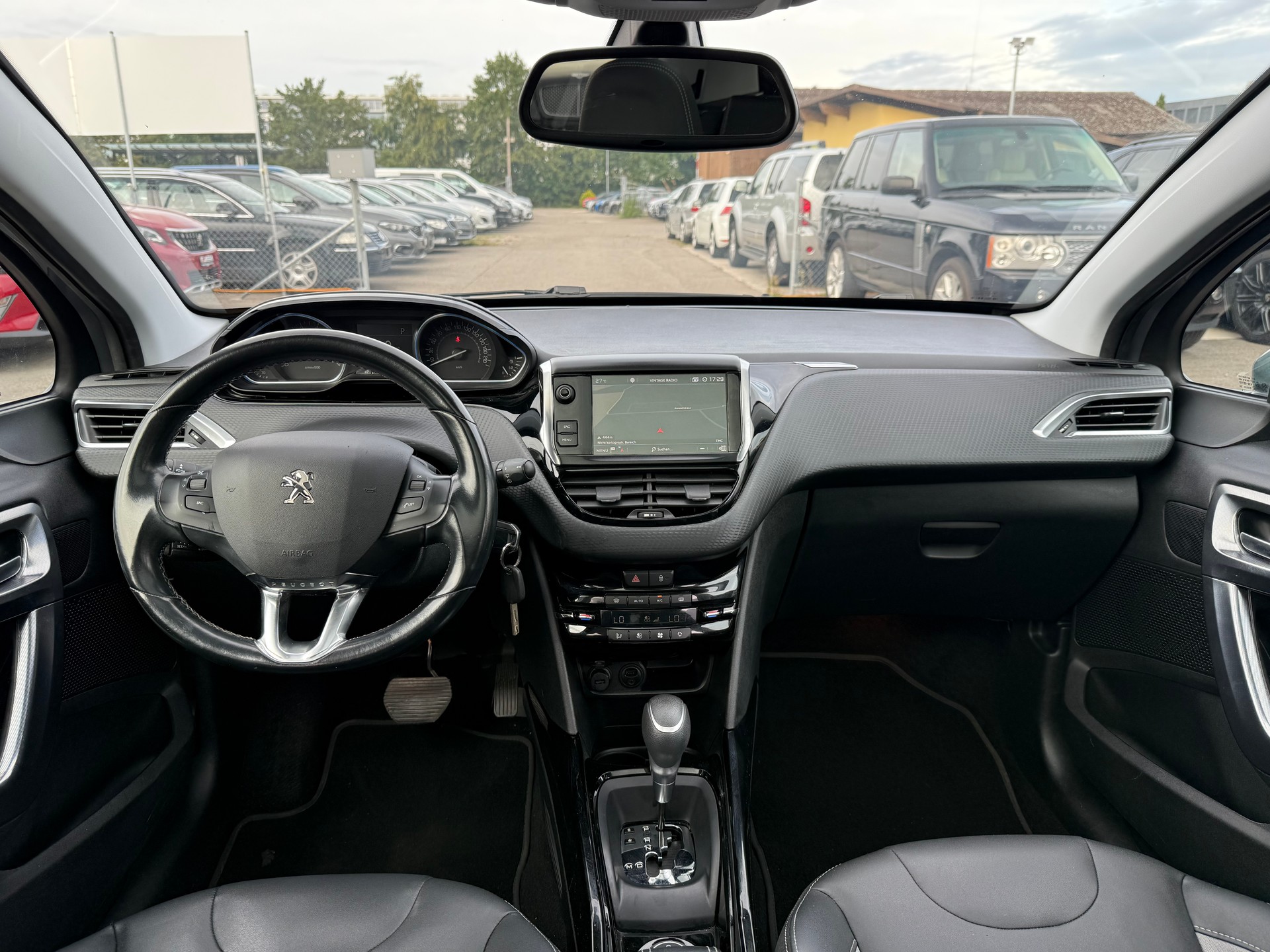 PEUGEOT 2008 1.2 PureTech Allure EAT6 / Frisch ab MFK / Zahnriemen ersetzt 2024 / 1 Jahr Garantie / 1.Hand / Rückfahrkamera / DAB / Navi-image-8