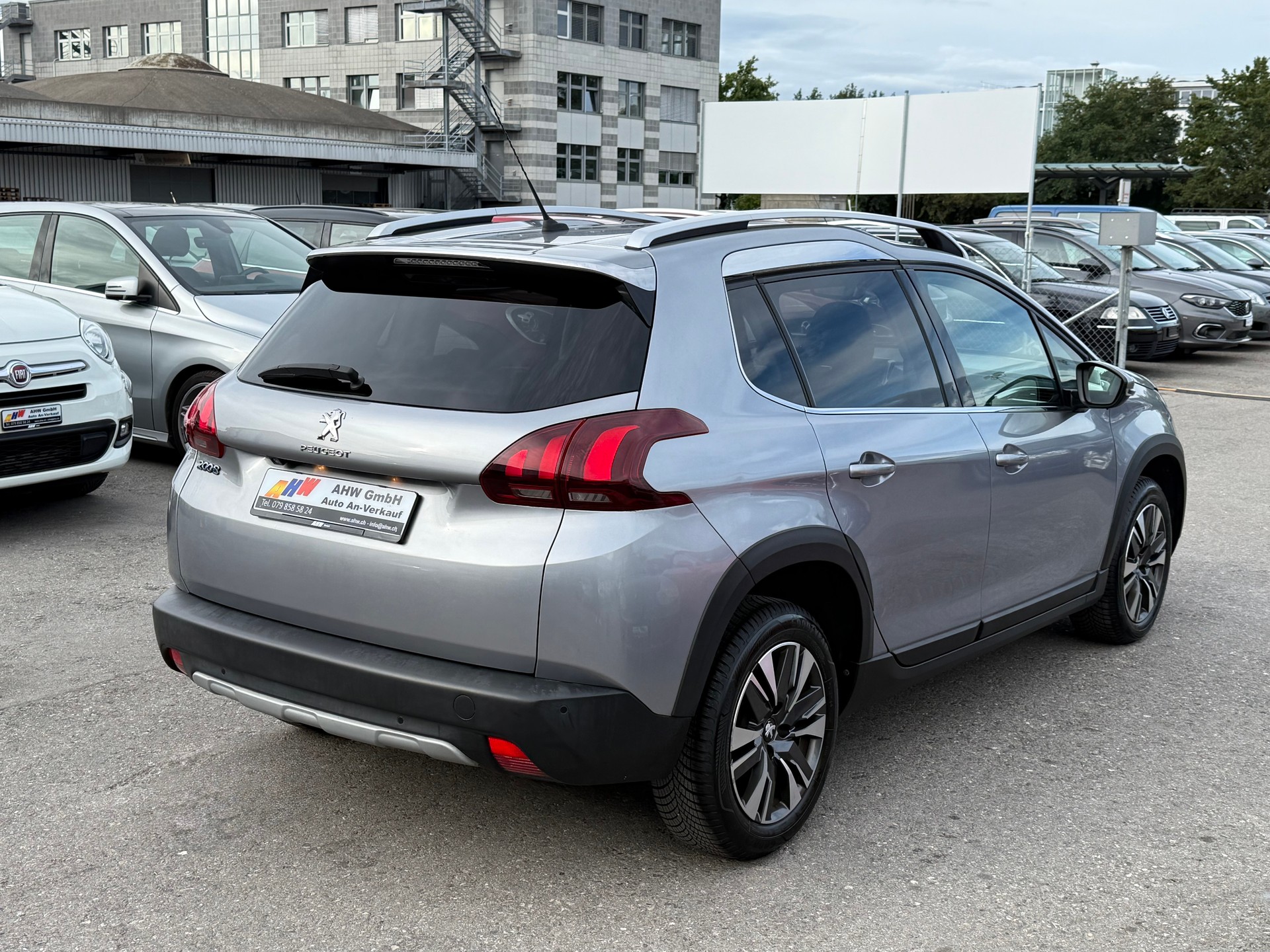 PEUGEOT 2008 1.2 PureTech Allure EAT6 / Frisch ab MFK / Zahnriemen ersetzt 2024 / 1 Jahr Garantie / 1.Hand / Rückfahrkamera / DAB / Navi-image-3