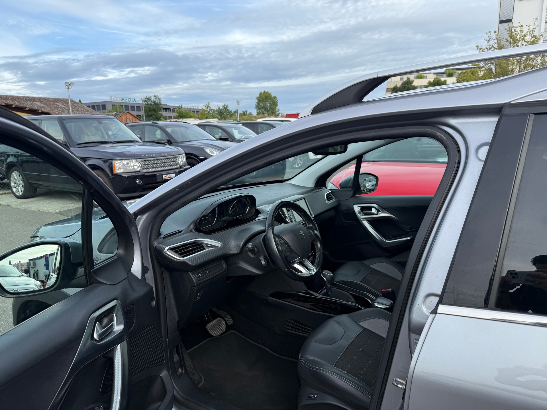 PEUGEOT 2008 1.2 PureTech Allure EAT6 / Frisch ab MFK / Zahnriemen ersetzt 2024 / 1 Jahr Garantie / 1.Hand / Rückfahrkamera / DAB / Navi-image-10