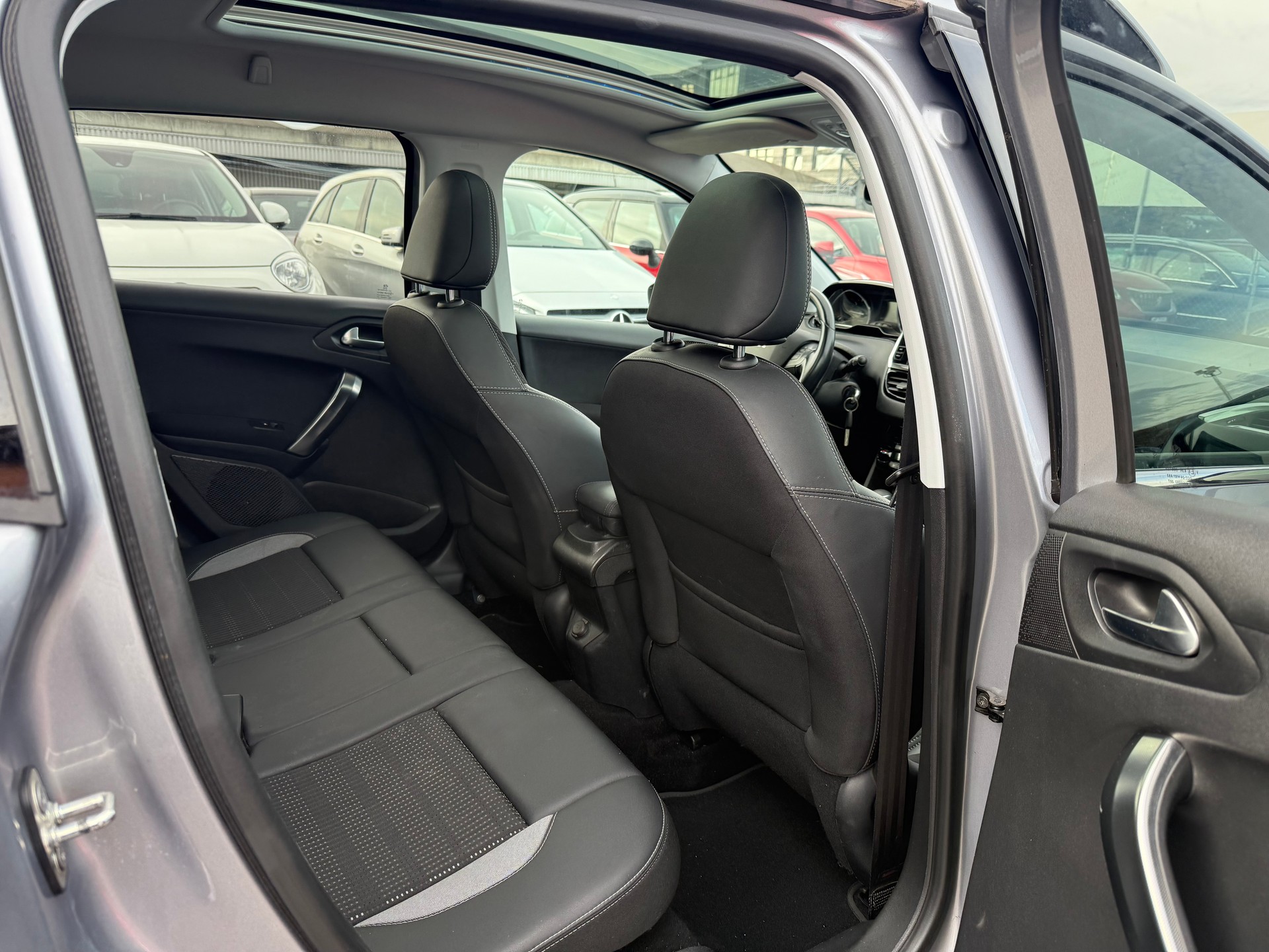 PEUGEOT 2008 1.2 PureTech Allure EAT6 / Frisch ab MFK / Zahnriemen ersetzt 2024 / 1 Jahr Garantie / 1.Hand / Rückfahrkamera / DAB / Navi-image-12