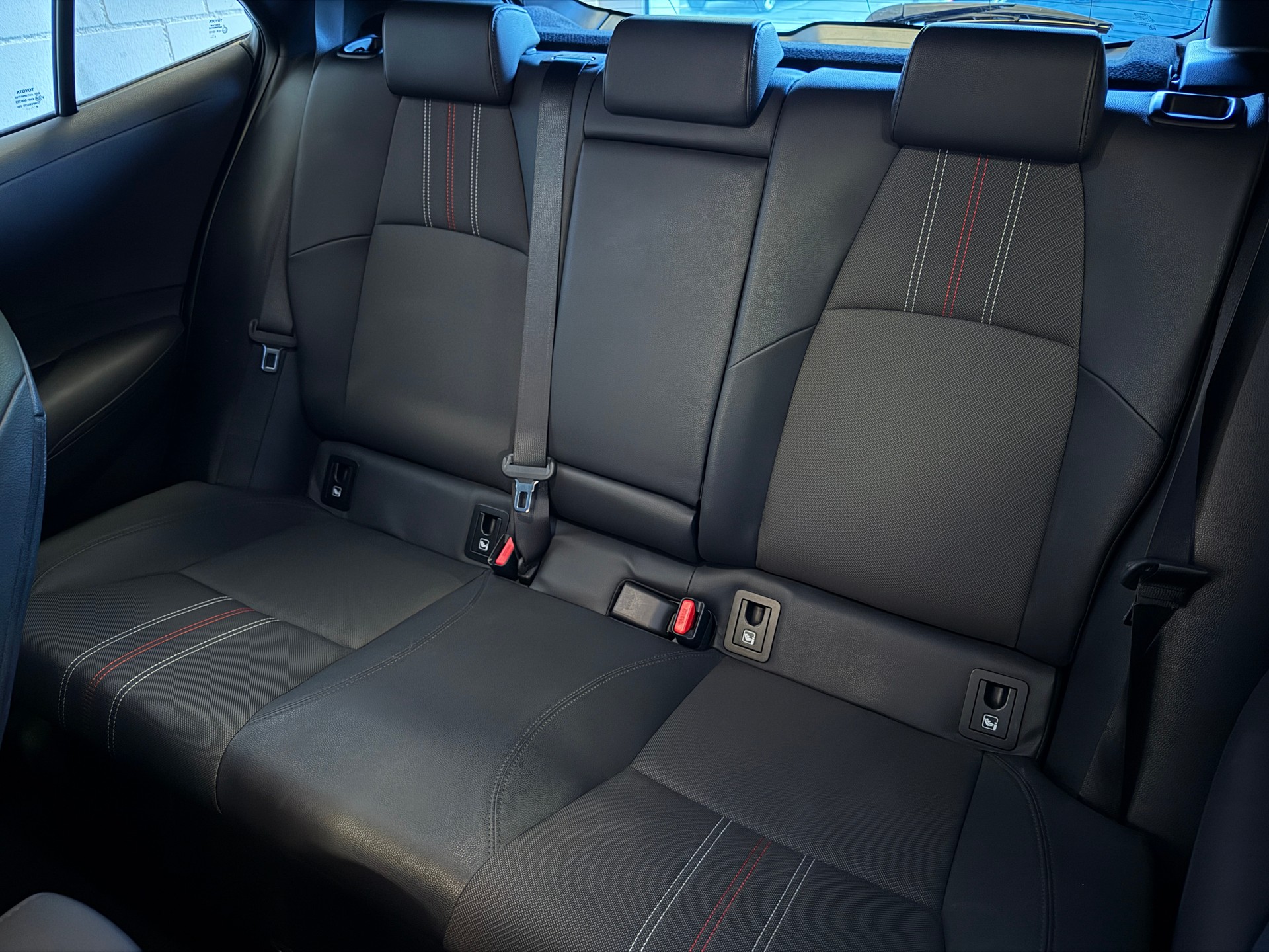 TOYOTA Corolla 2.0 HSD GR-S e-CVT-image-11