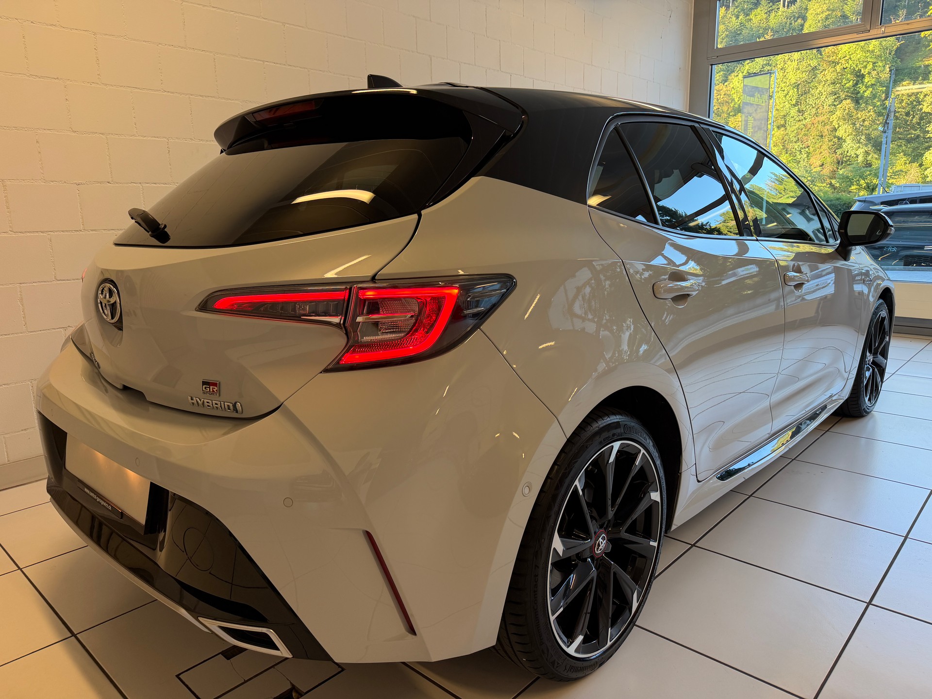 TOYOTA Corolla 2.0 HSD GR-S e-CVT-image-3