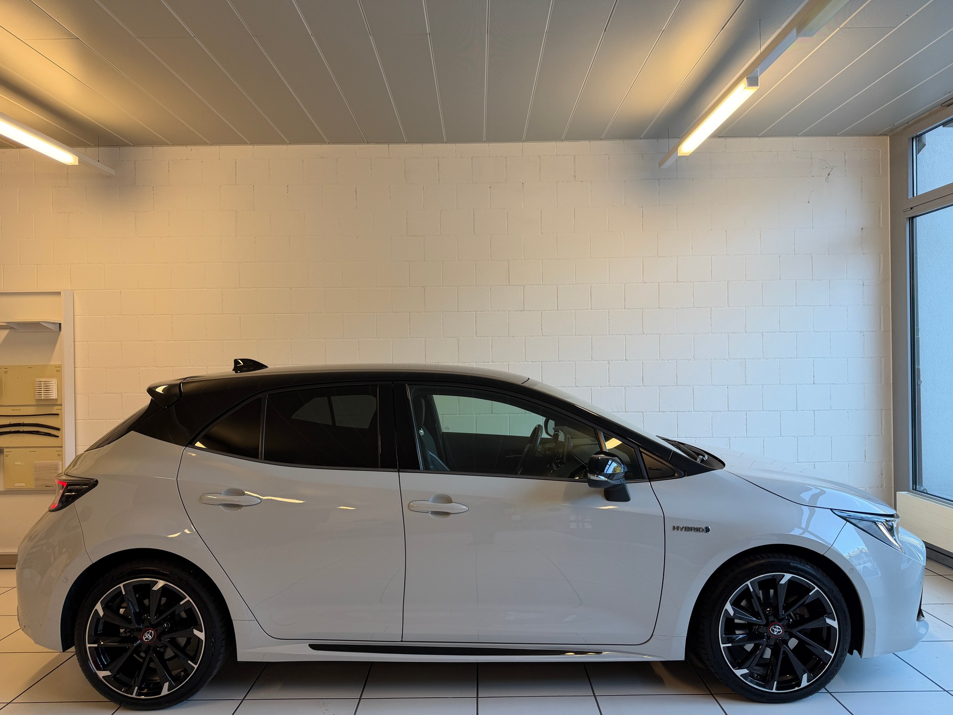 TOYOTA Corolla 2.0 HSD GR-S e-CVT-image-4
