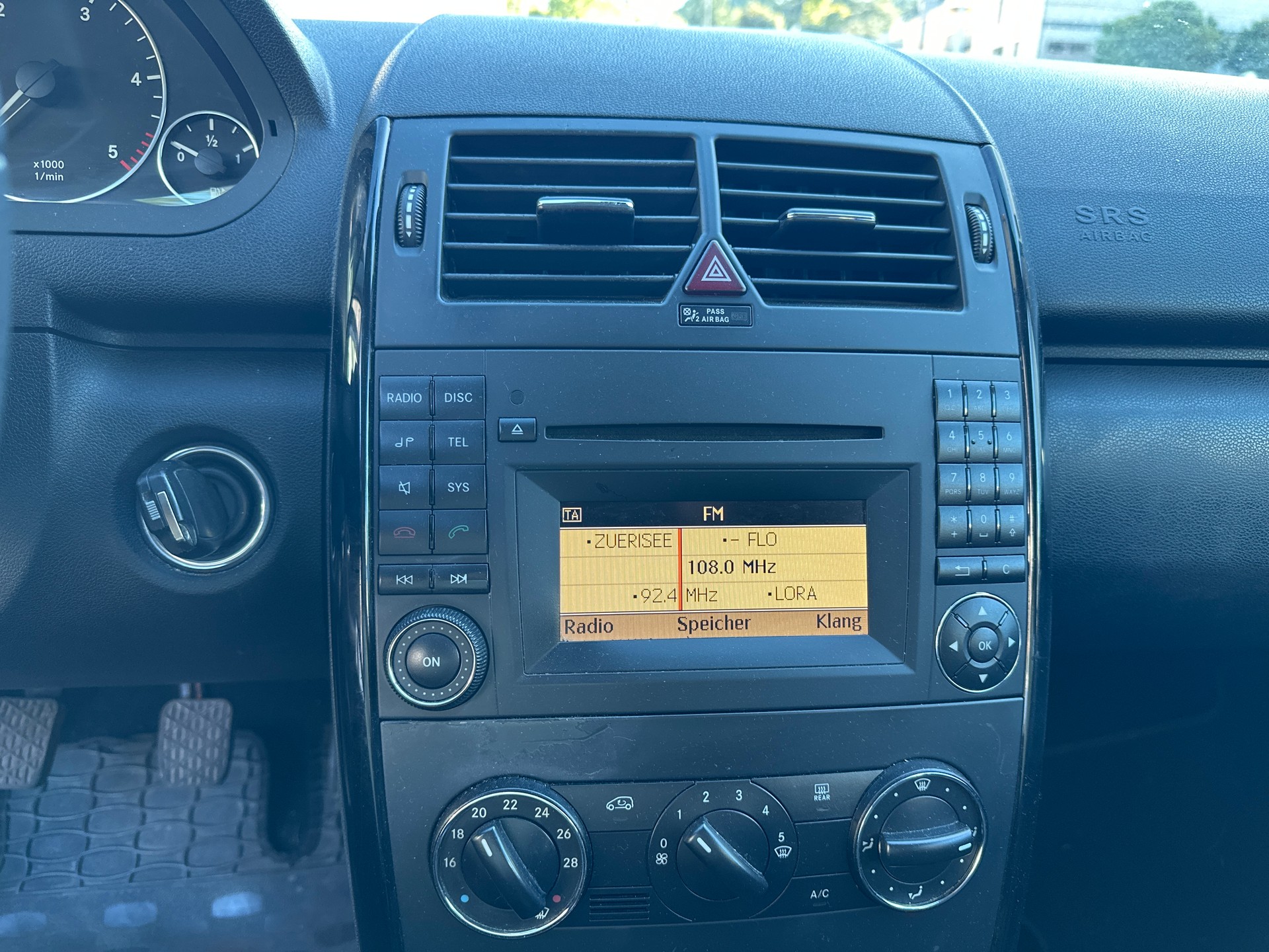MERCEDES-BENZ A 180 CDI Elégance-image-14