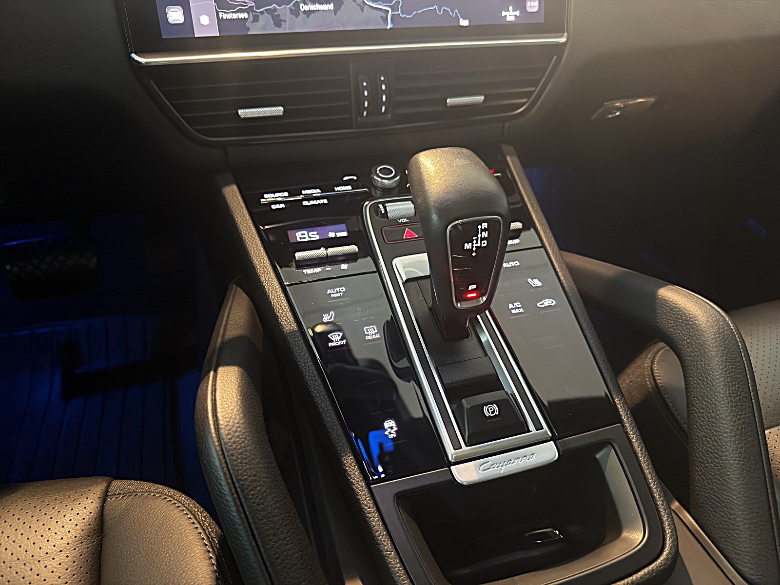 PORSCHE Cayenne 3.0 V6 / Pano-20Zoll-Standheiz-Bose-image-14