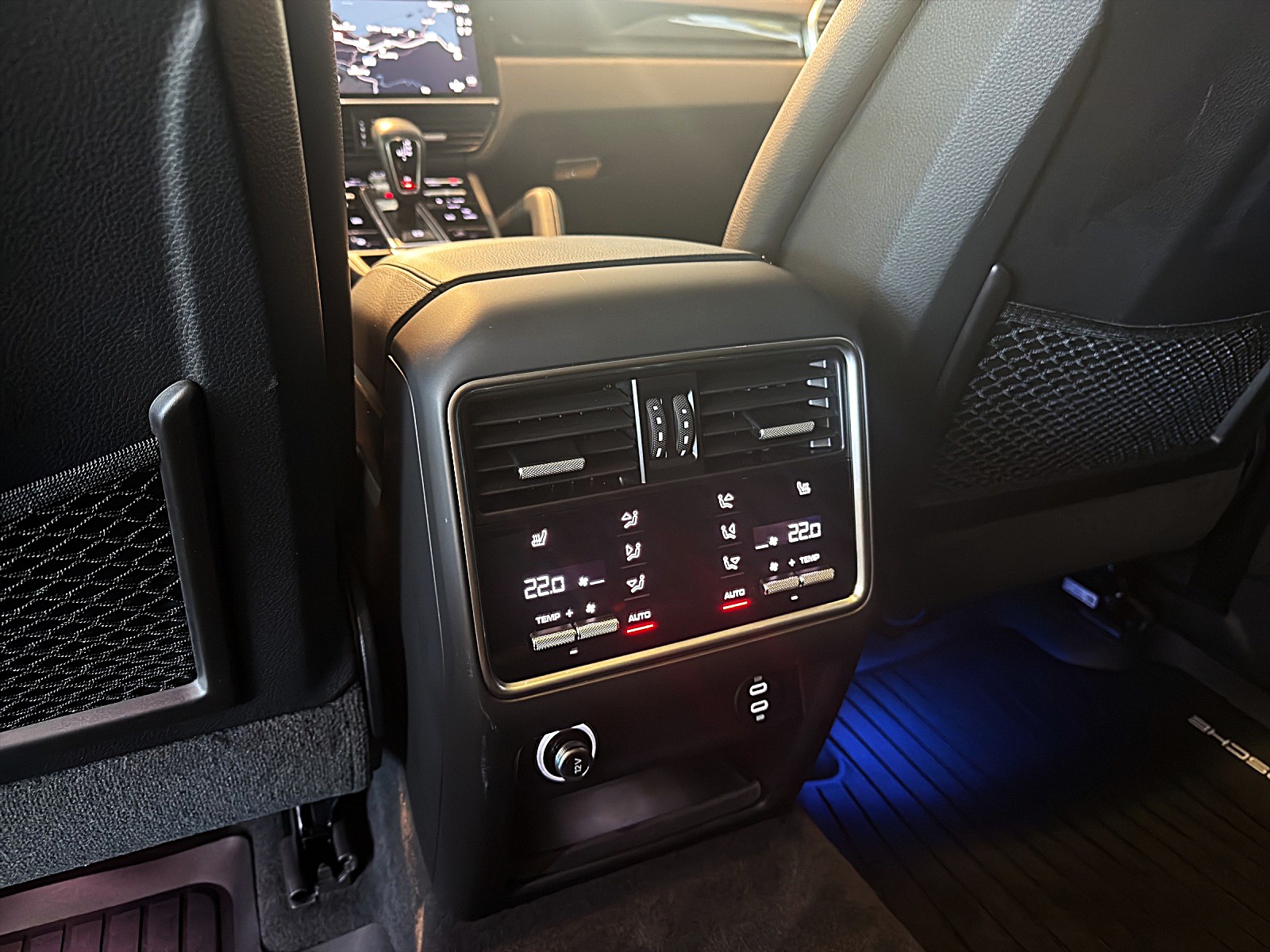 PORSCHE Cayenne 3.0 V6 / Pano-20Zoll-Standheiz-Bose-image-15