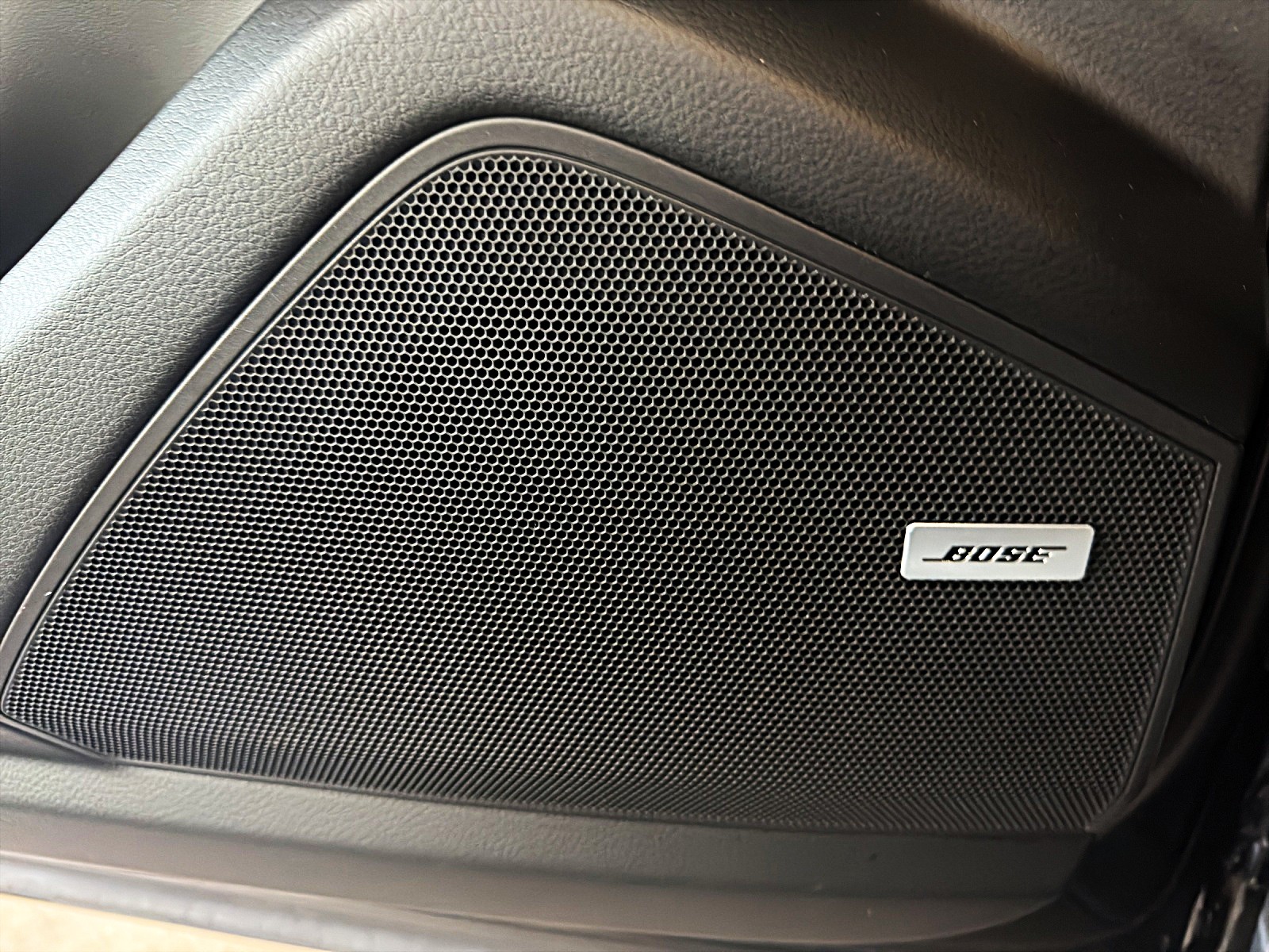 PORSCHE Cayenne 3.0 V6 / Pano-20Zoll-Standheiz-Bose-image-16