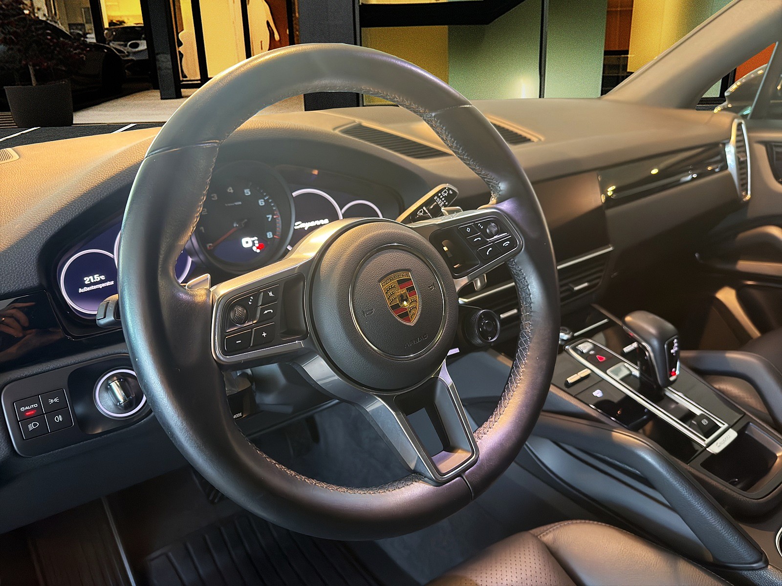 PORSCHE Cayenne 3.0 V6 / Pano-20Zoll-Standheiz-Bose-image-9