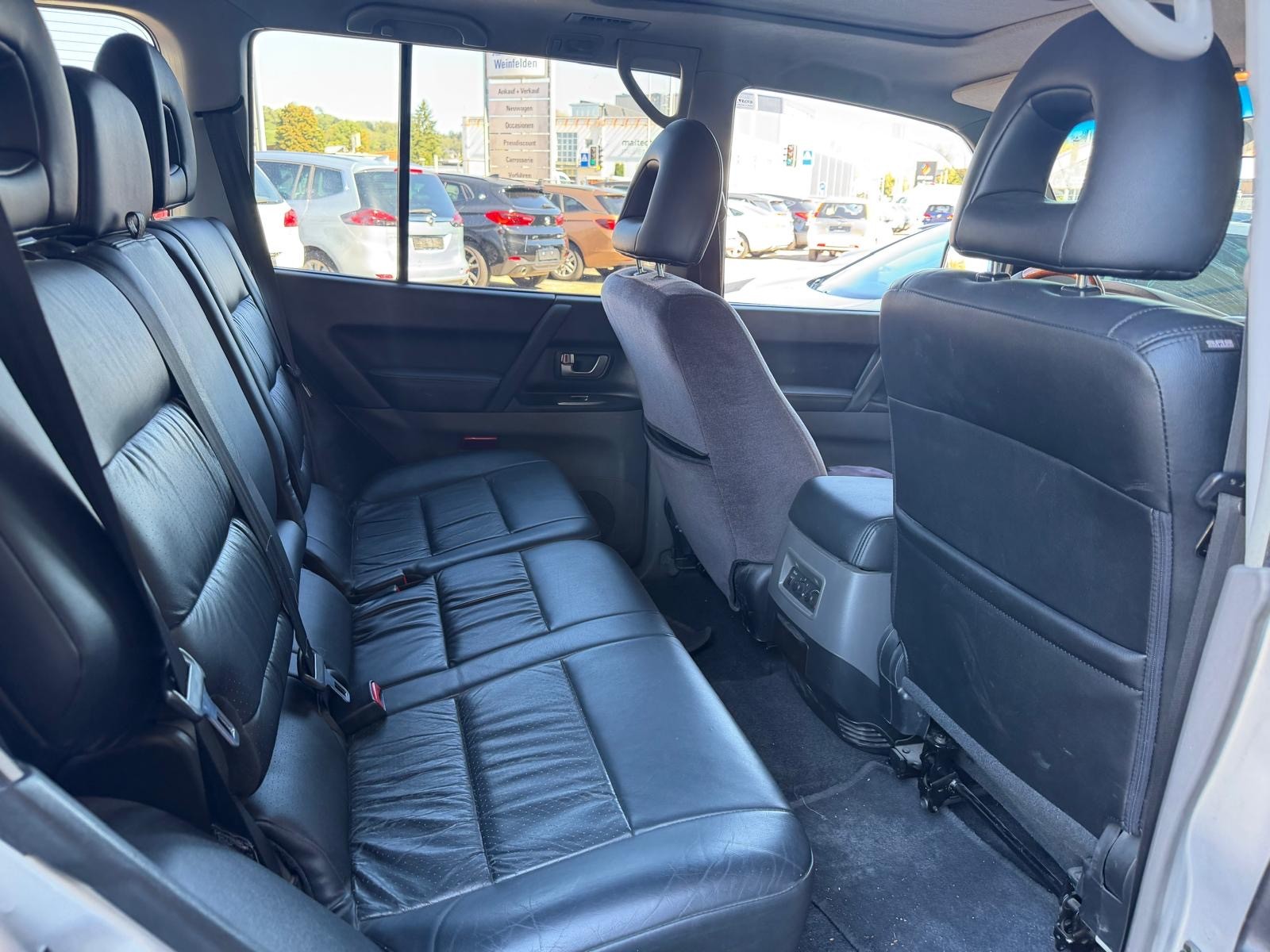 MITSUBISHI Pajero 3.5 Premium (Edition)-image-10