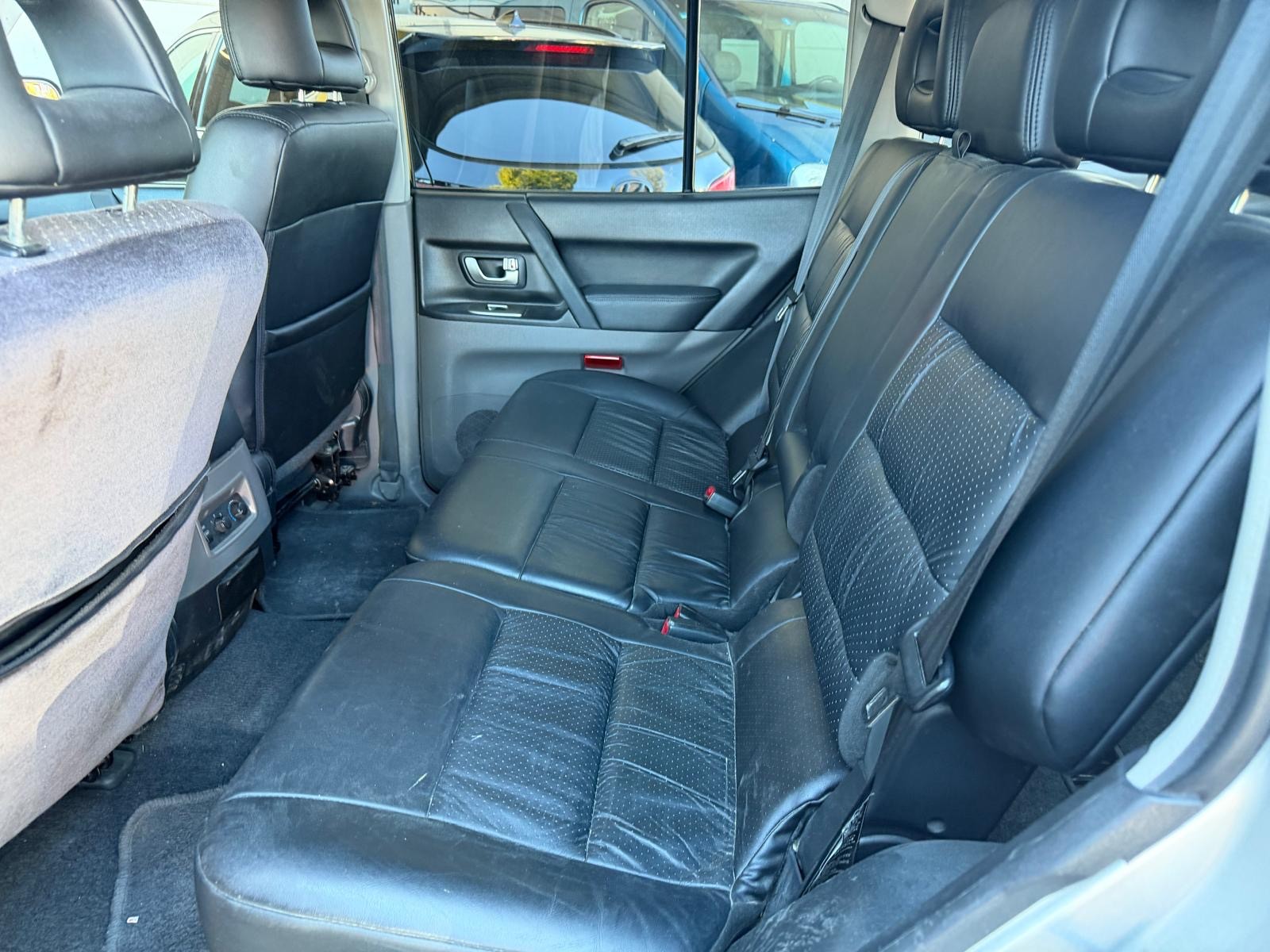 MITSUBISHI Pajero 3.5 Premium (Edition)-image-9