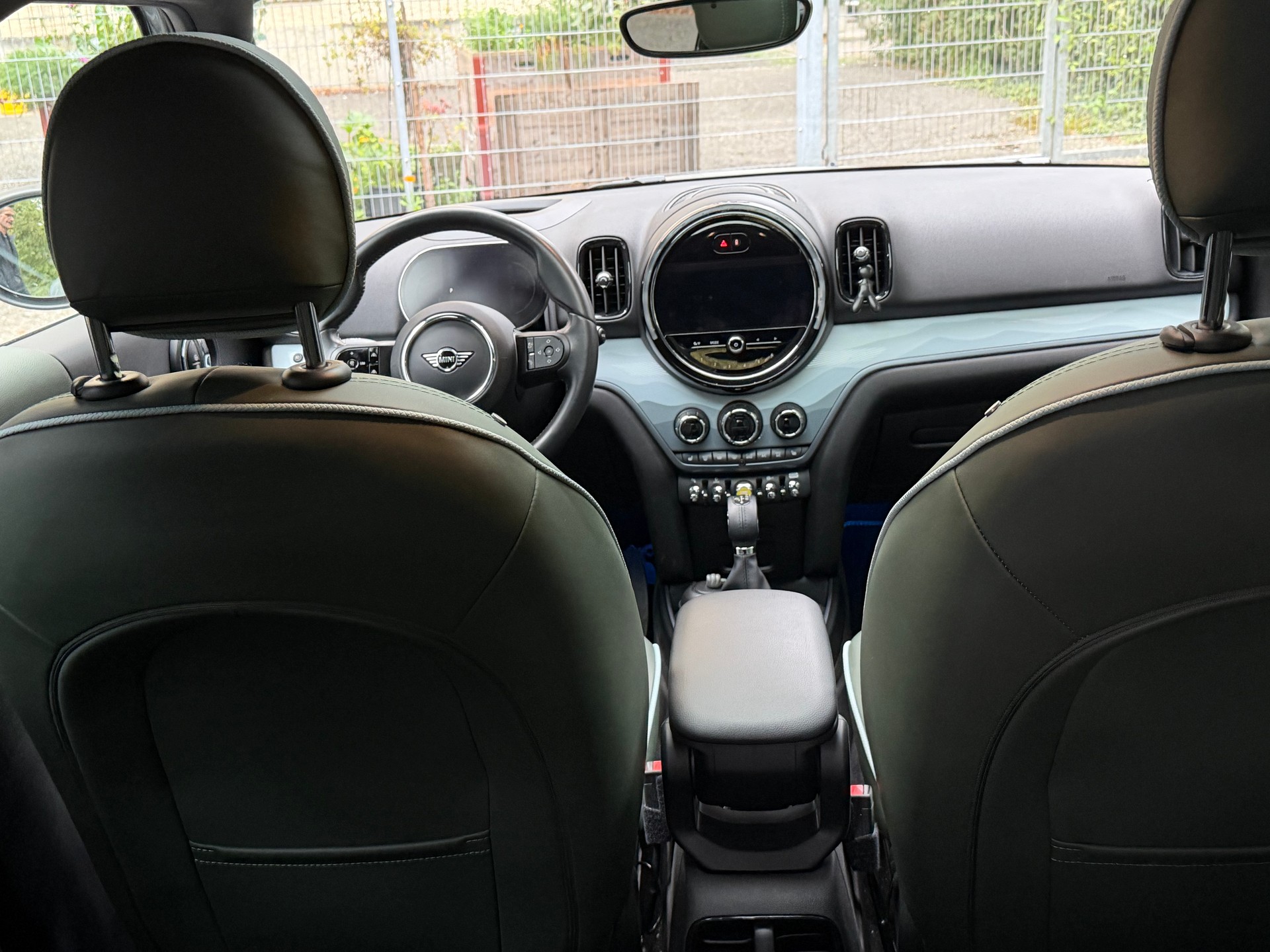 MINI 1.5i Cooper S E ALL4-image-4