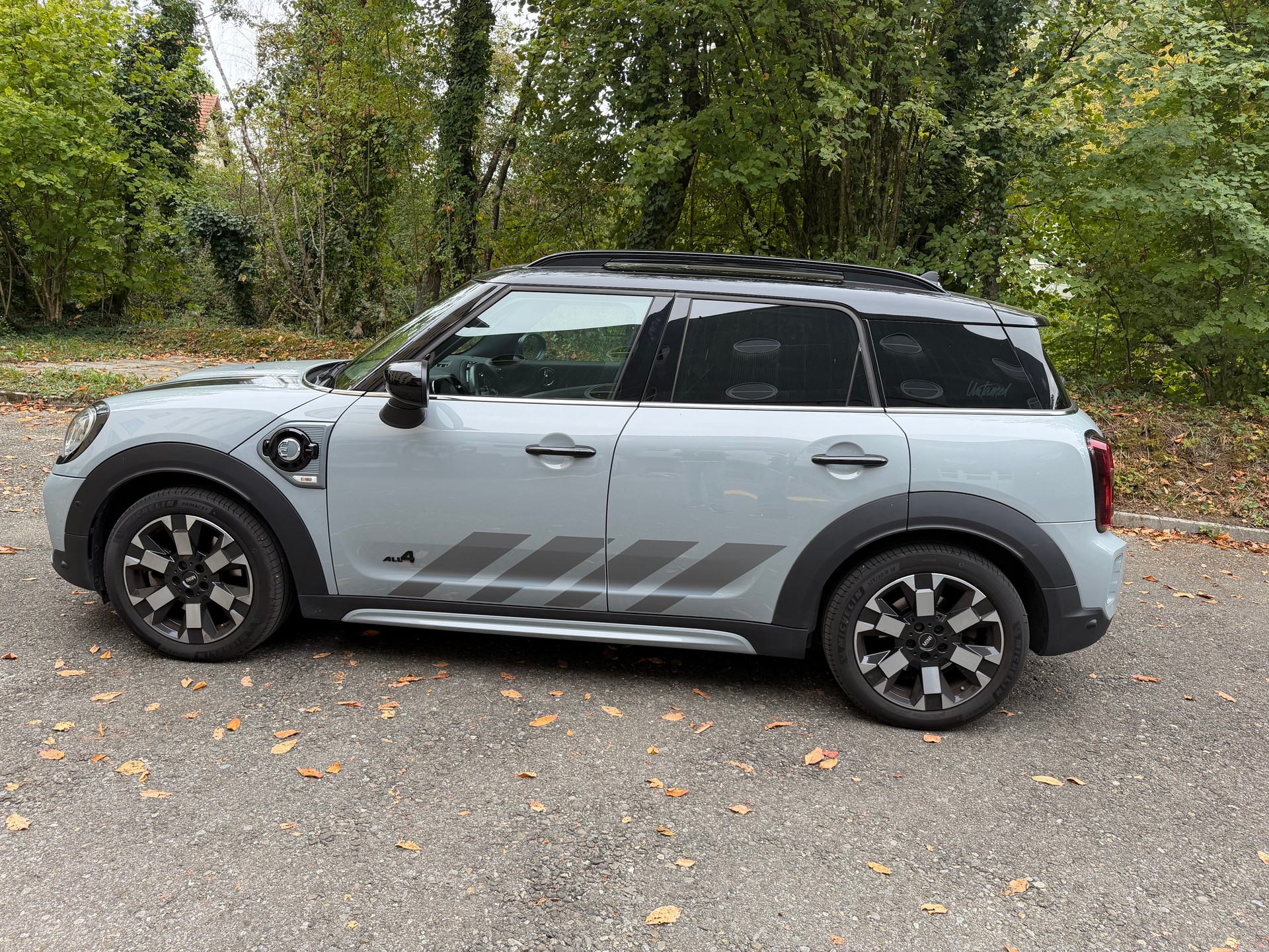 MINI 1.5i Cooper S E ALL4-image-1