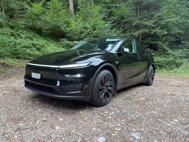 TESLA Long Range Dual Motor AWD – Solid Black – AHK – Werksgarantie bis 2030/2033-image-0