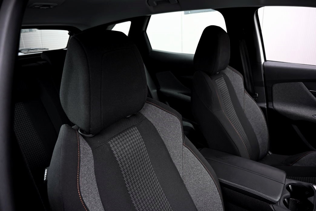 PEUGEOT 5008 1.5 BlueHDi Active Pack EAT8-image-5