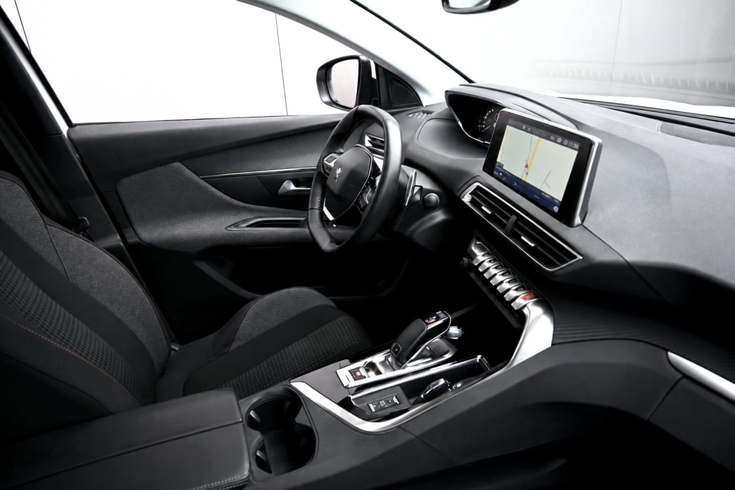 PEUGEOT 5008 1.5 BlueHDi Active Pack EAT8-image-6