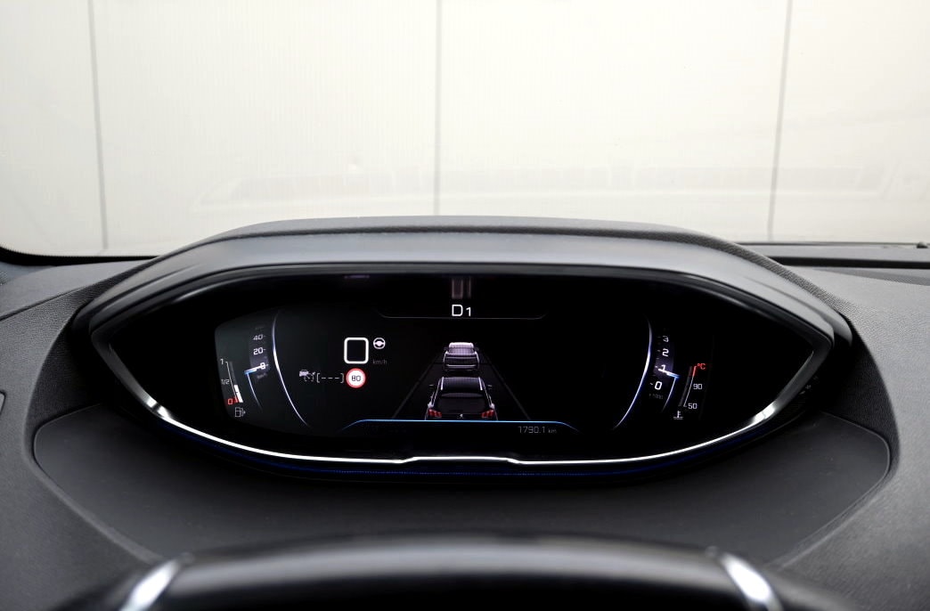 PEUGEOT 5008 1.5 BlueHDi Active Pack EAT8-image-9