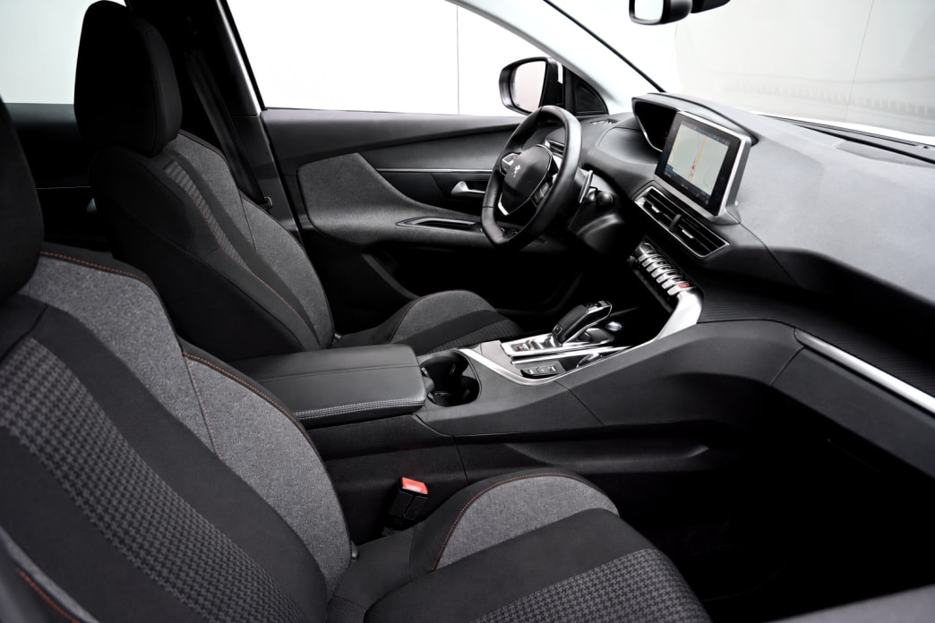 PEUGEOT 5008 1.5 BlueHDi Active Pack EAT8-image-4