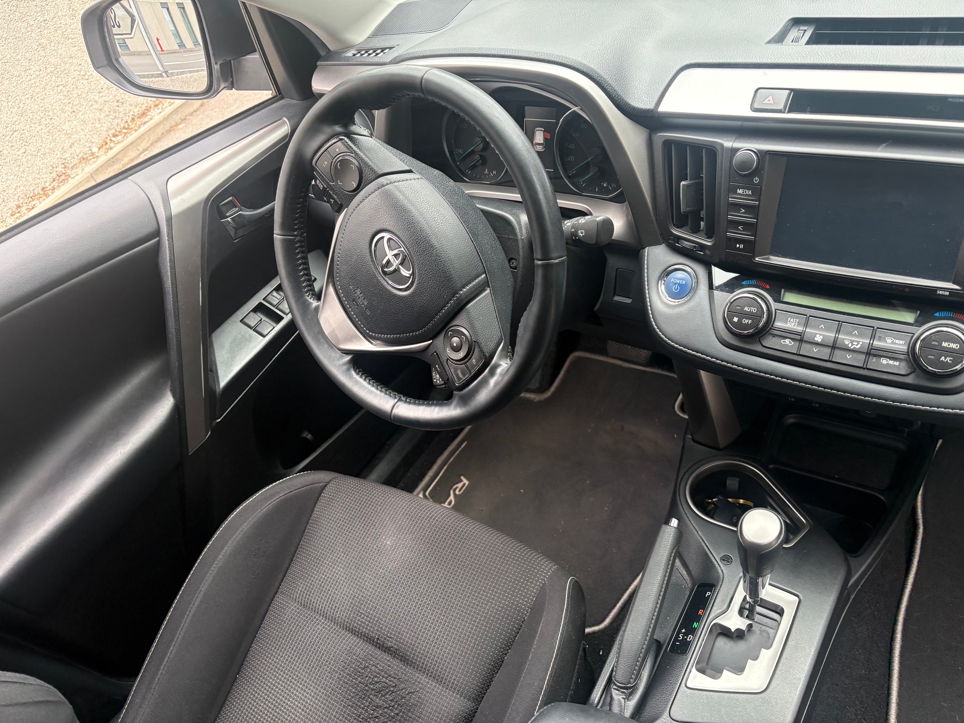 TOYOTA RAV-4 2.5 HSD Trend e-CVT-image-3