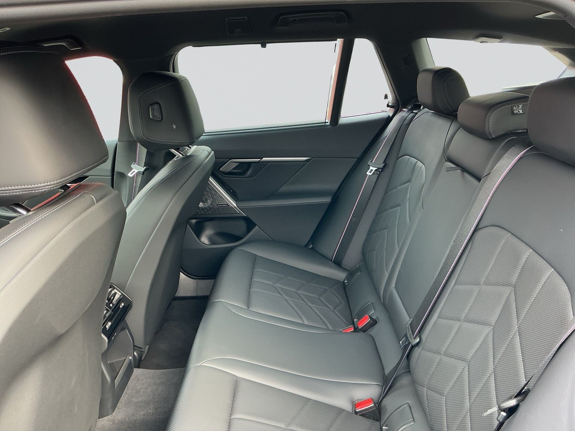 BMW 520d sDrive 48V Touring M Sport Pro Steptronic / Bowers & Wilkins-image-13