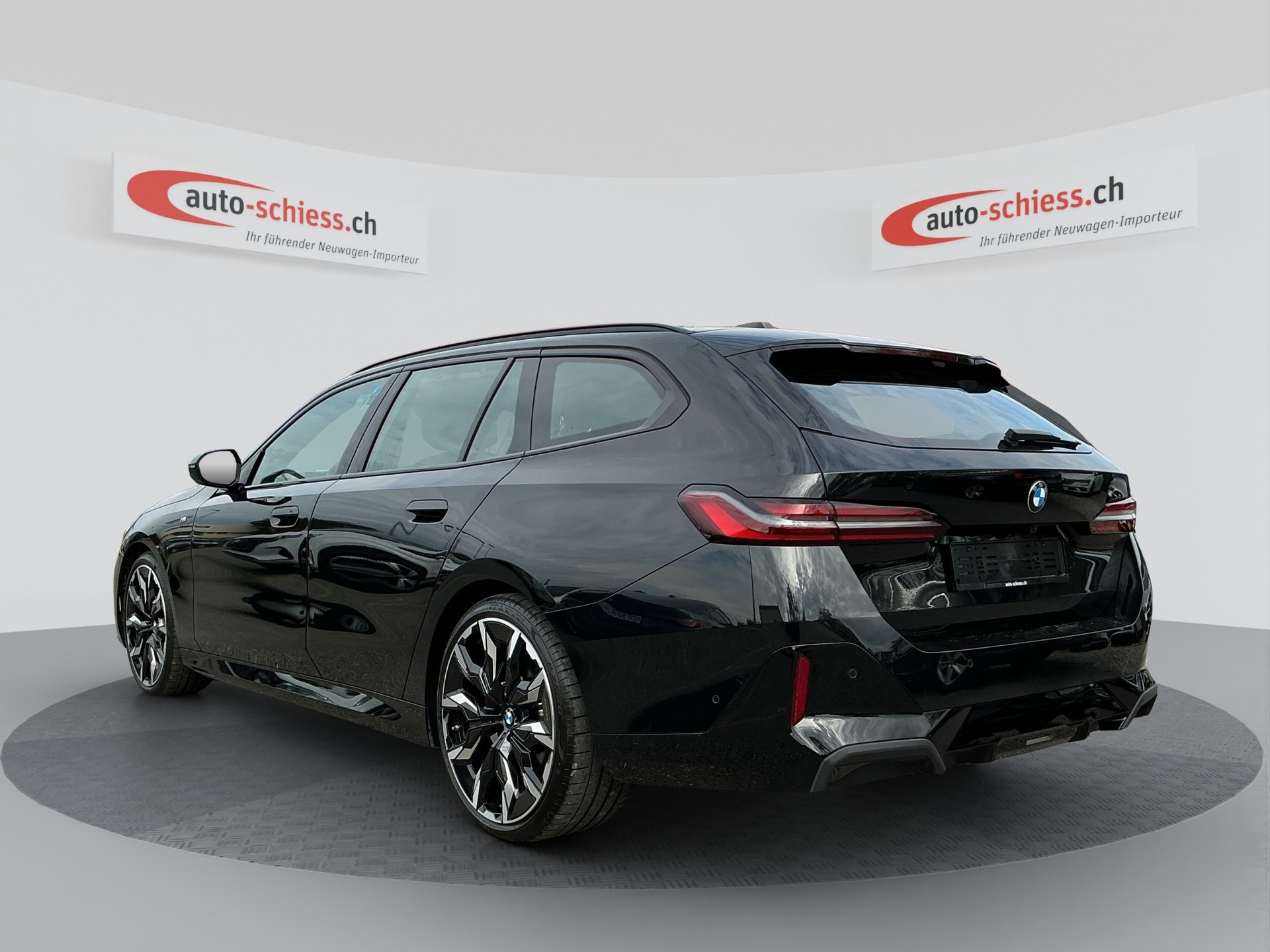 BMW 520d sDrive 48V Touring M Sport Pro Steptronic / Bowers & Wilkins-image-2
