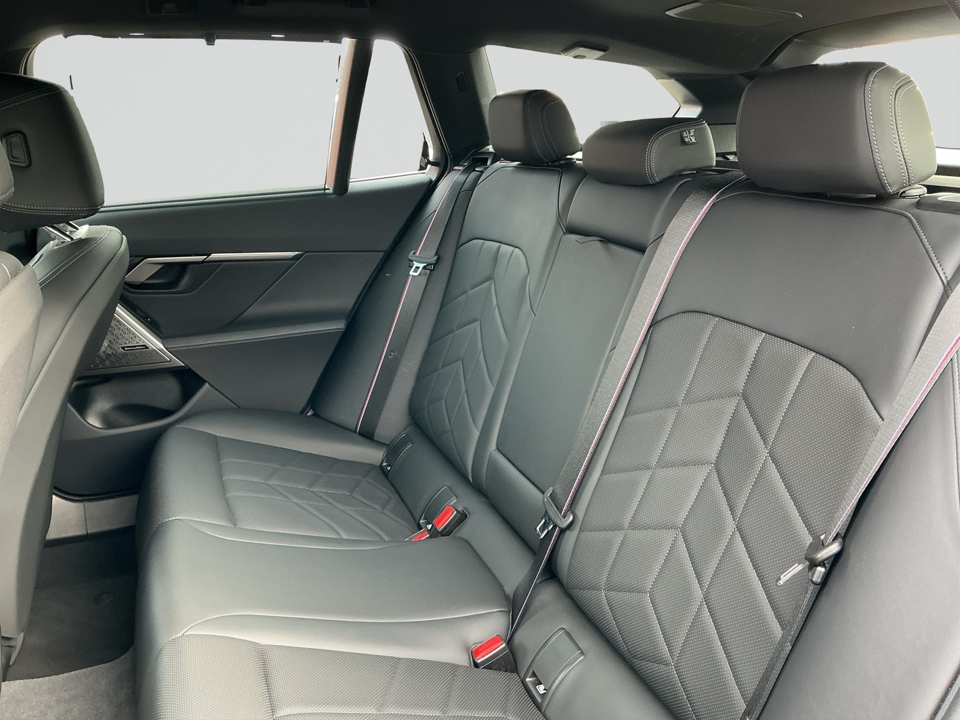 BMW 520d sDrive 48V Touring M Sport Pro Steptronic / Bowers & Wilkins-image-14