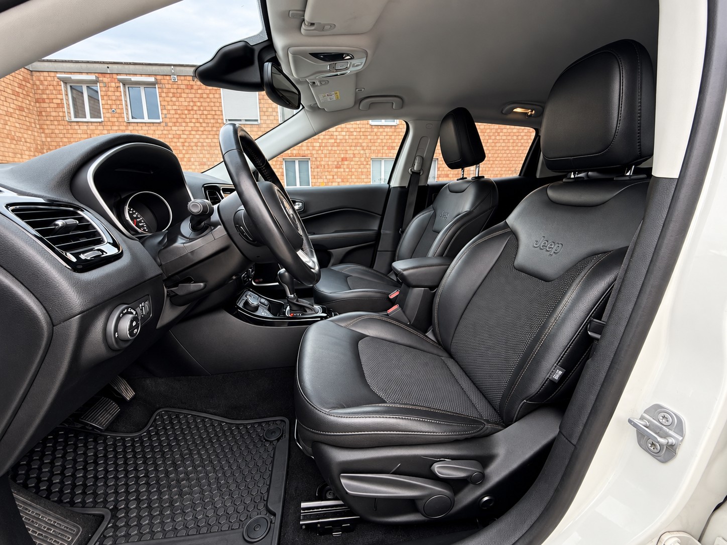 JEEP Compass 1.4 Turbo Limited AWD 9ATX-image-6