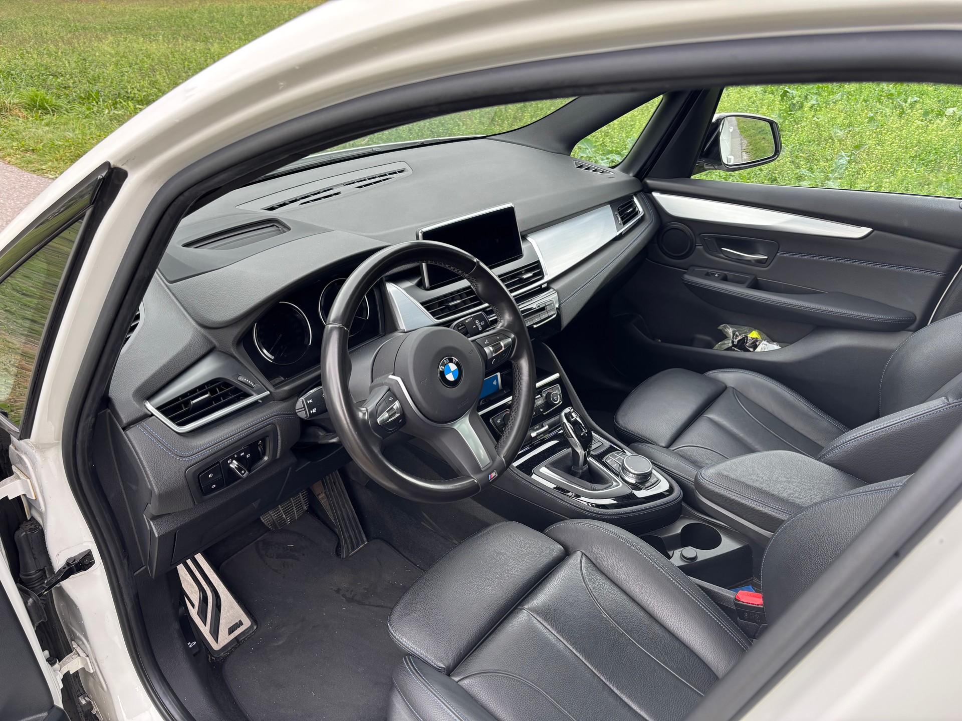BMW 220d xDrive Grand Tourer M Sport Steptronic-image-5