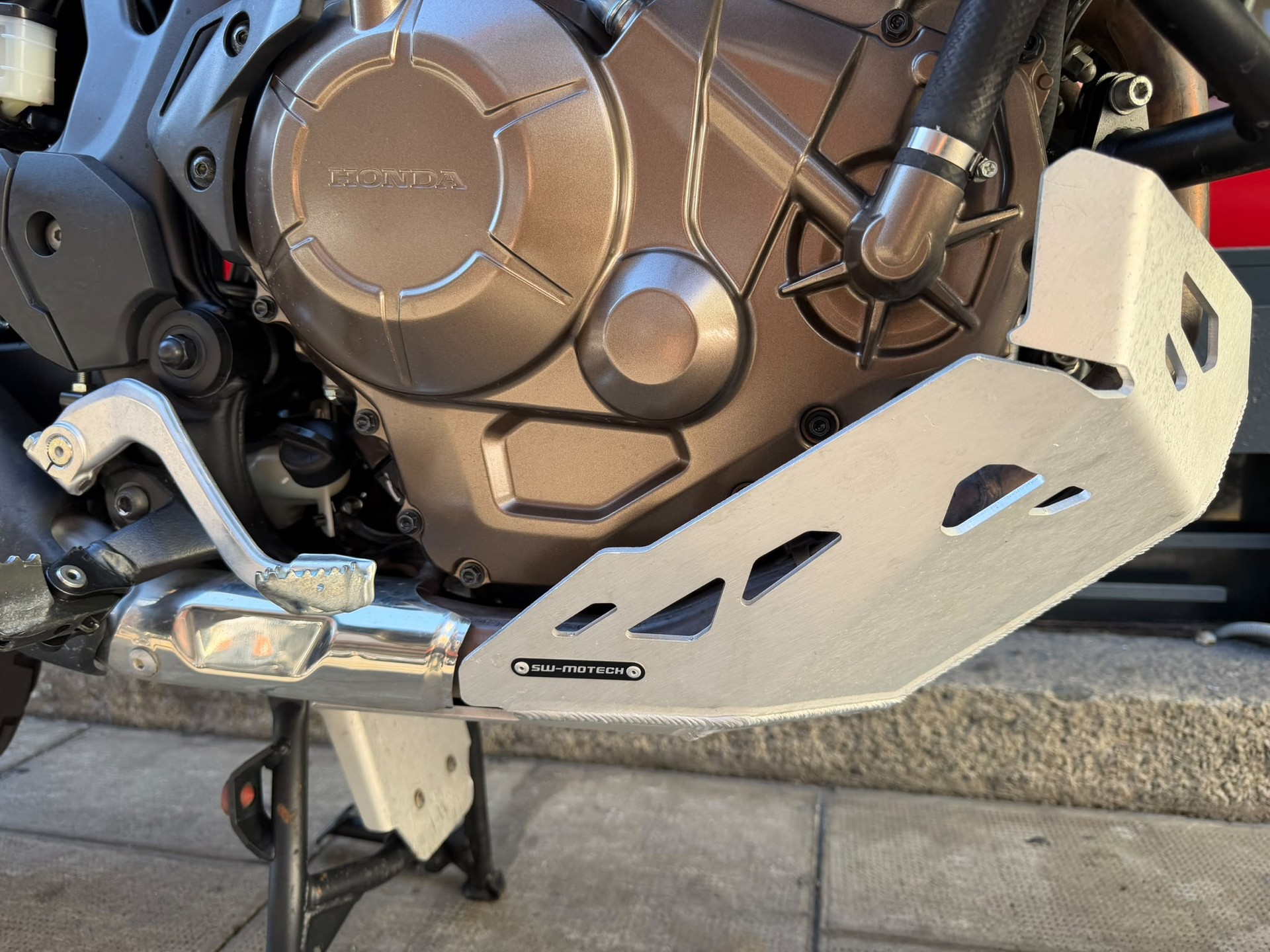 HONDA CRF 1000A Africa Twin-image-7