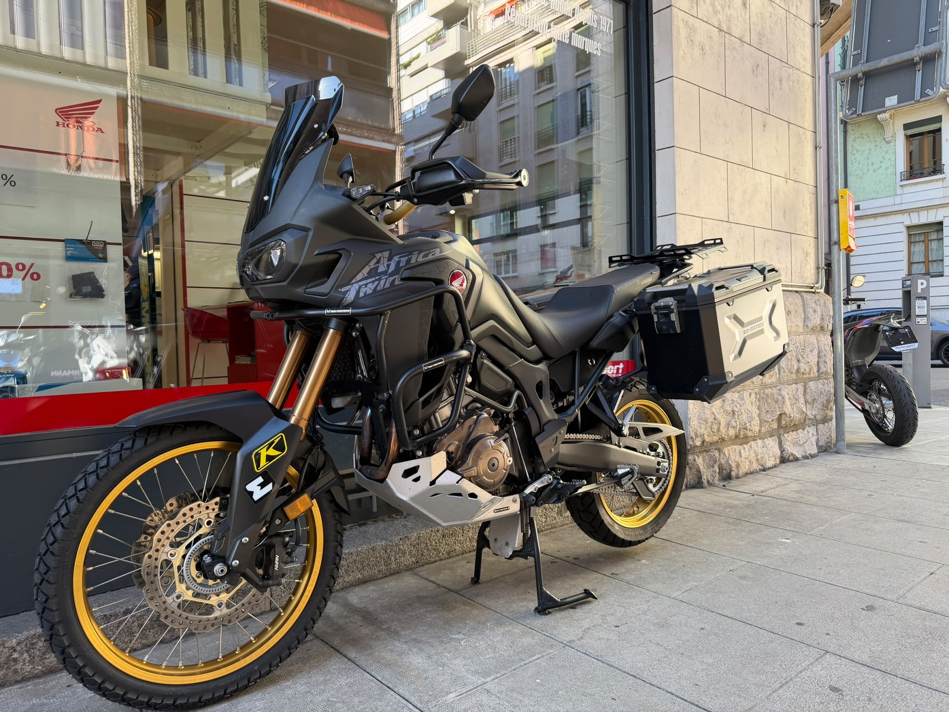 HONDA CRF 1000A Africa Twin-image-14